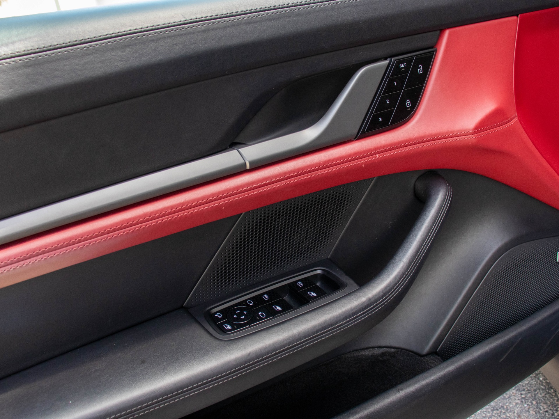 Used-2021-Porsche-Taycan
