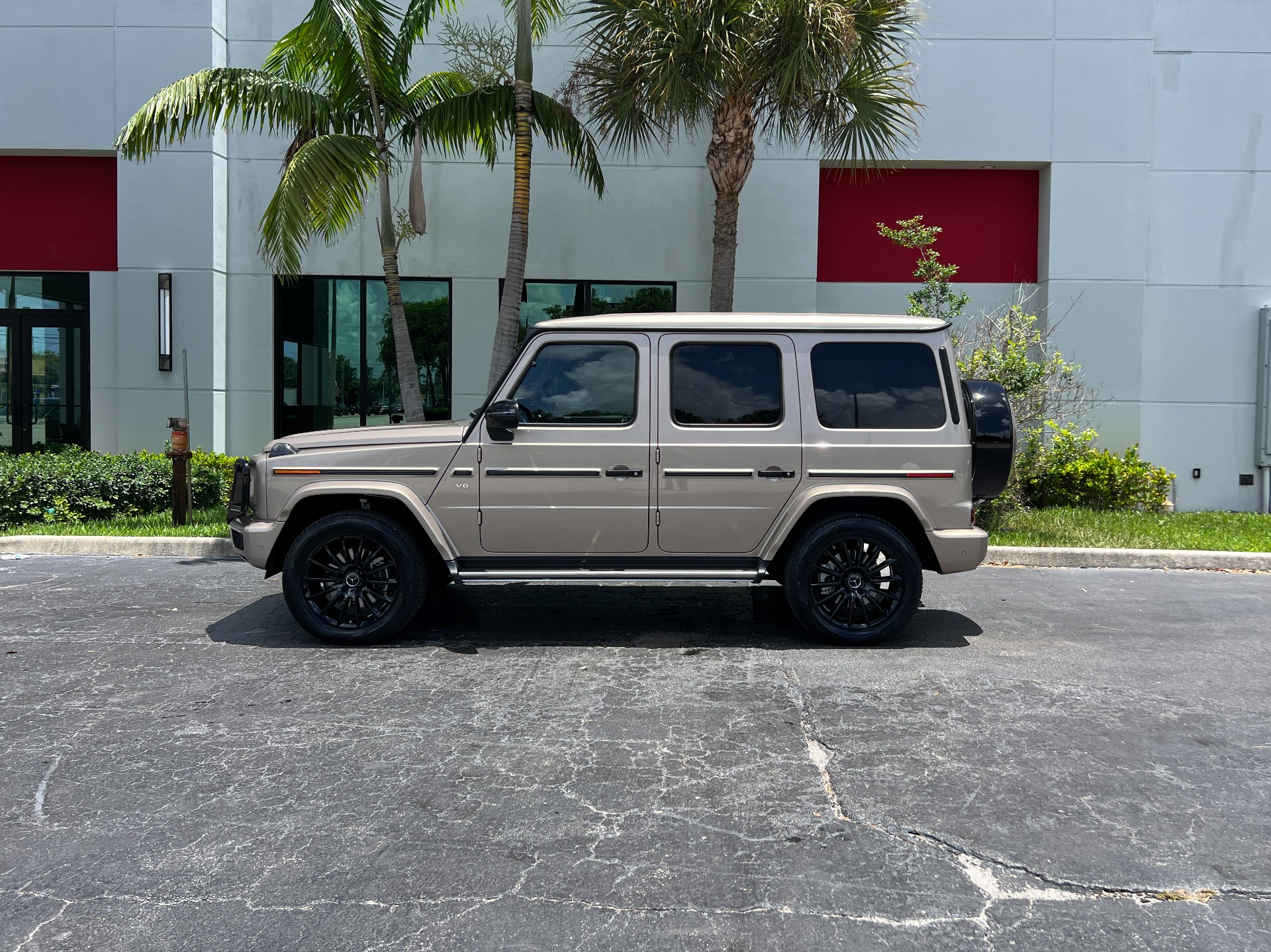 Used-2022-Mercedes-Benz-G-Class-G-550