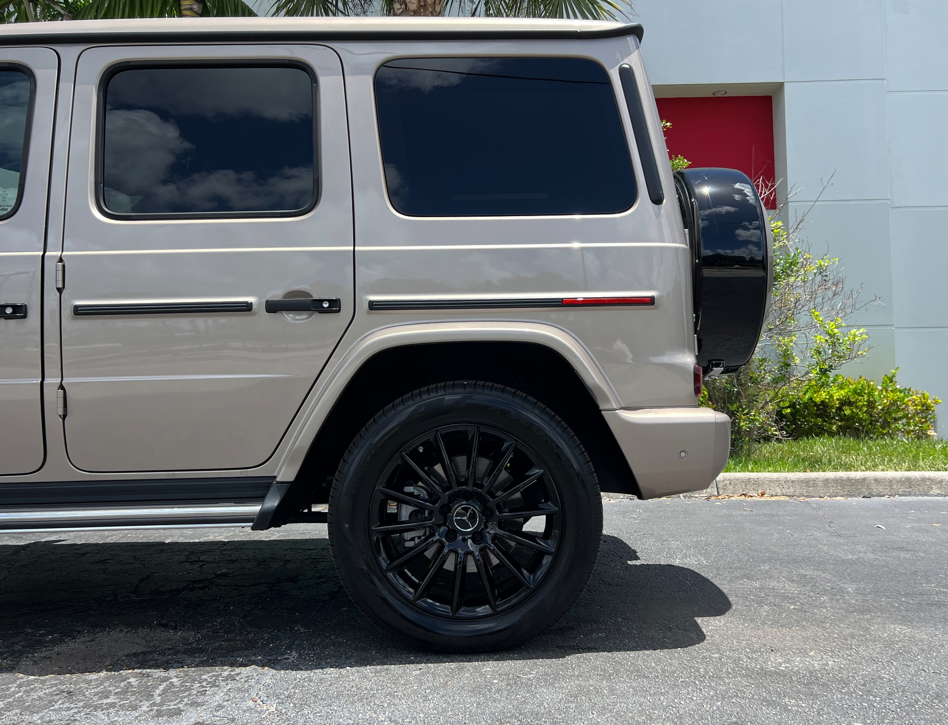 Used-2022-Mercedes-Benz-G-Class-G-550