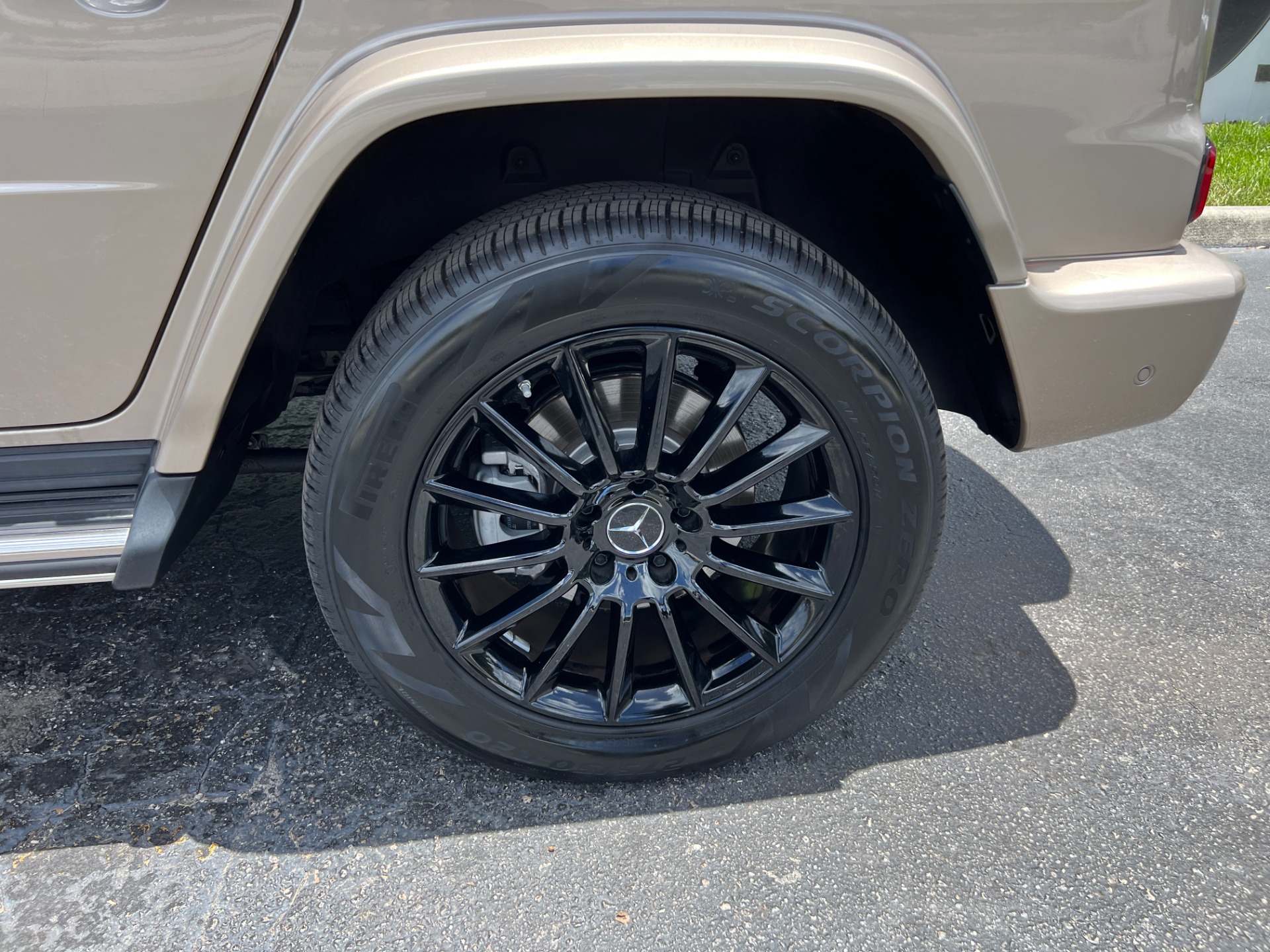 Used-2022-Mercedes-Benz-G-Class-G-550