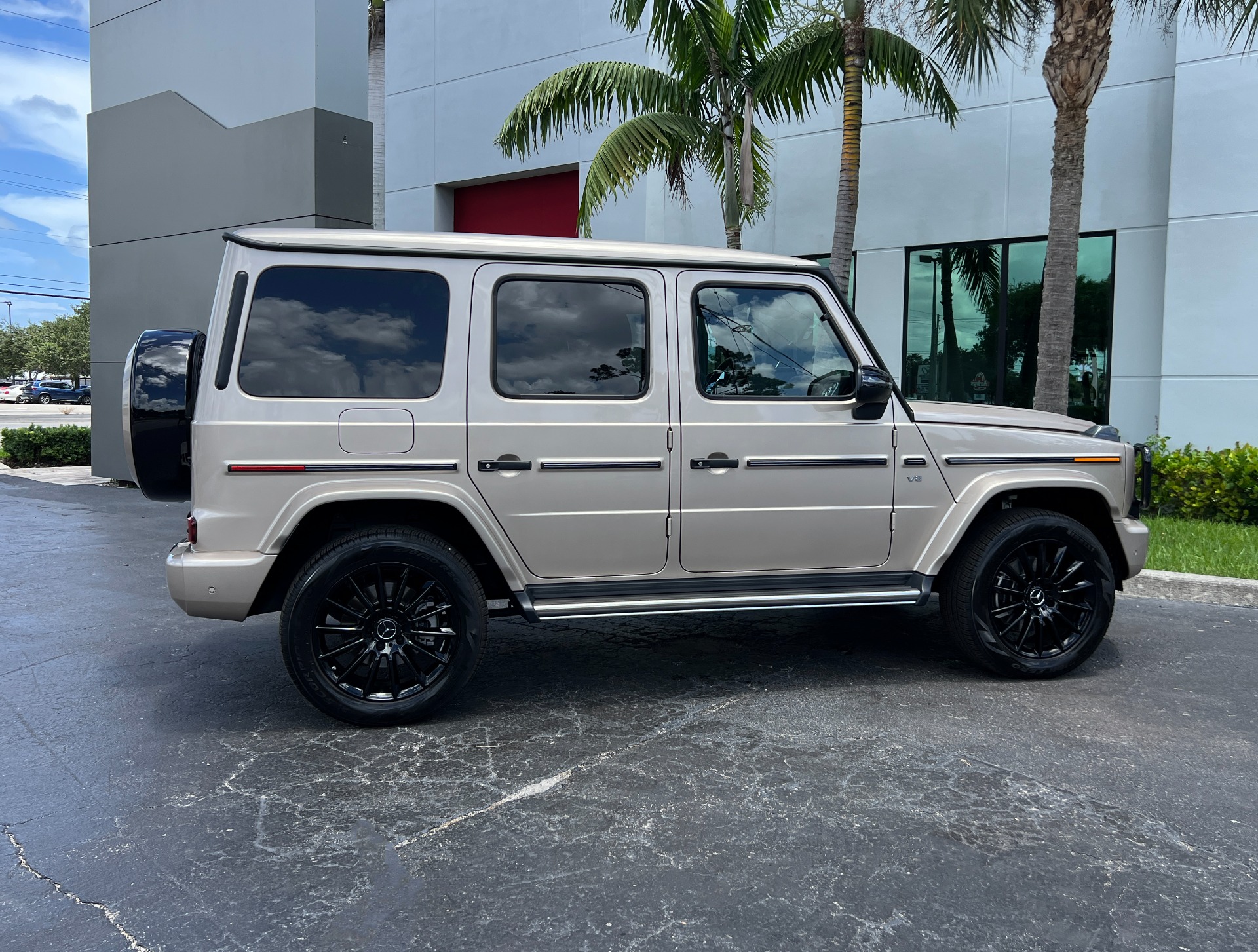 Used-2022-Mercedes-Benz-G-Class-G-550
