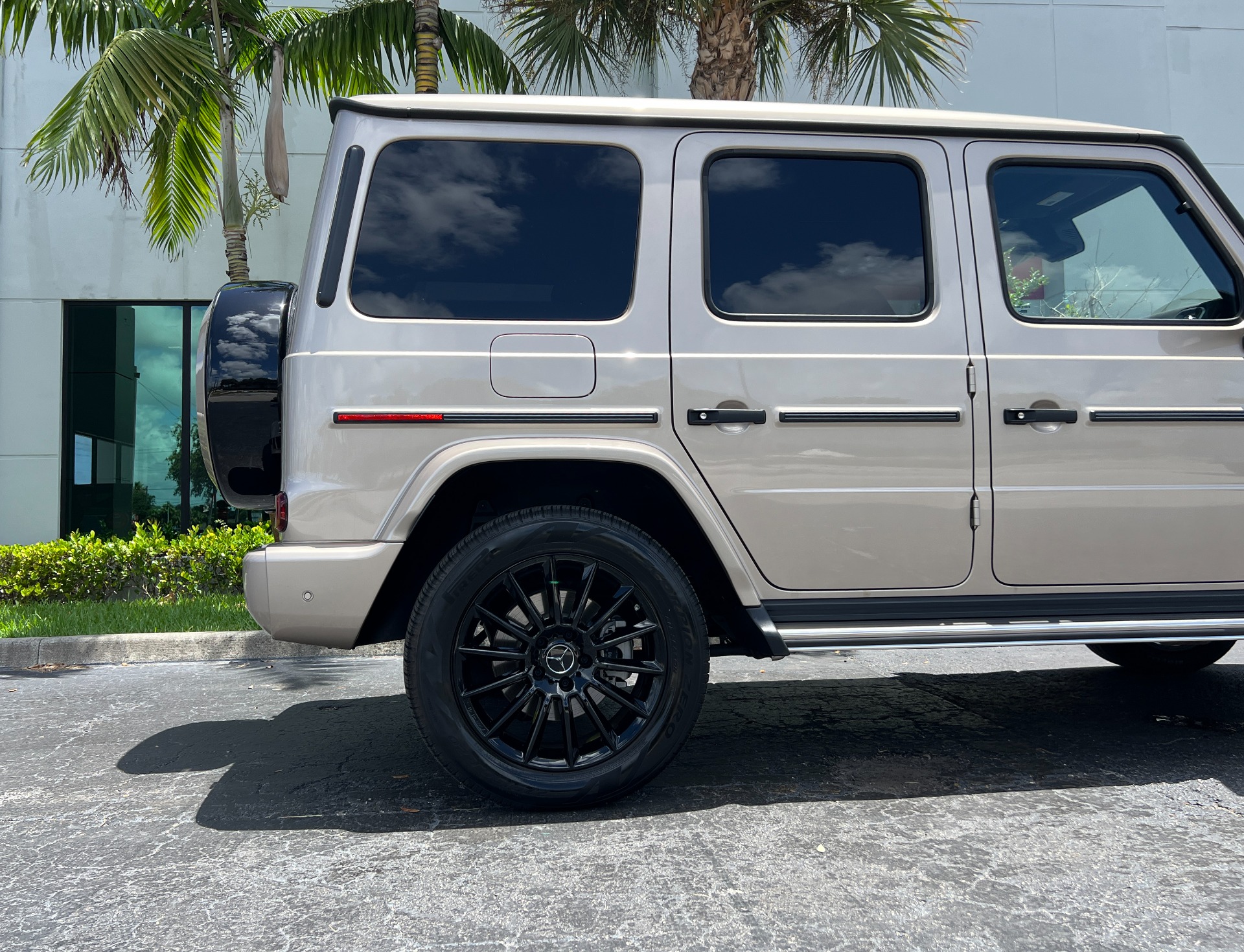Used-2022-Mercedes-Benz-G-Class-G-550