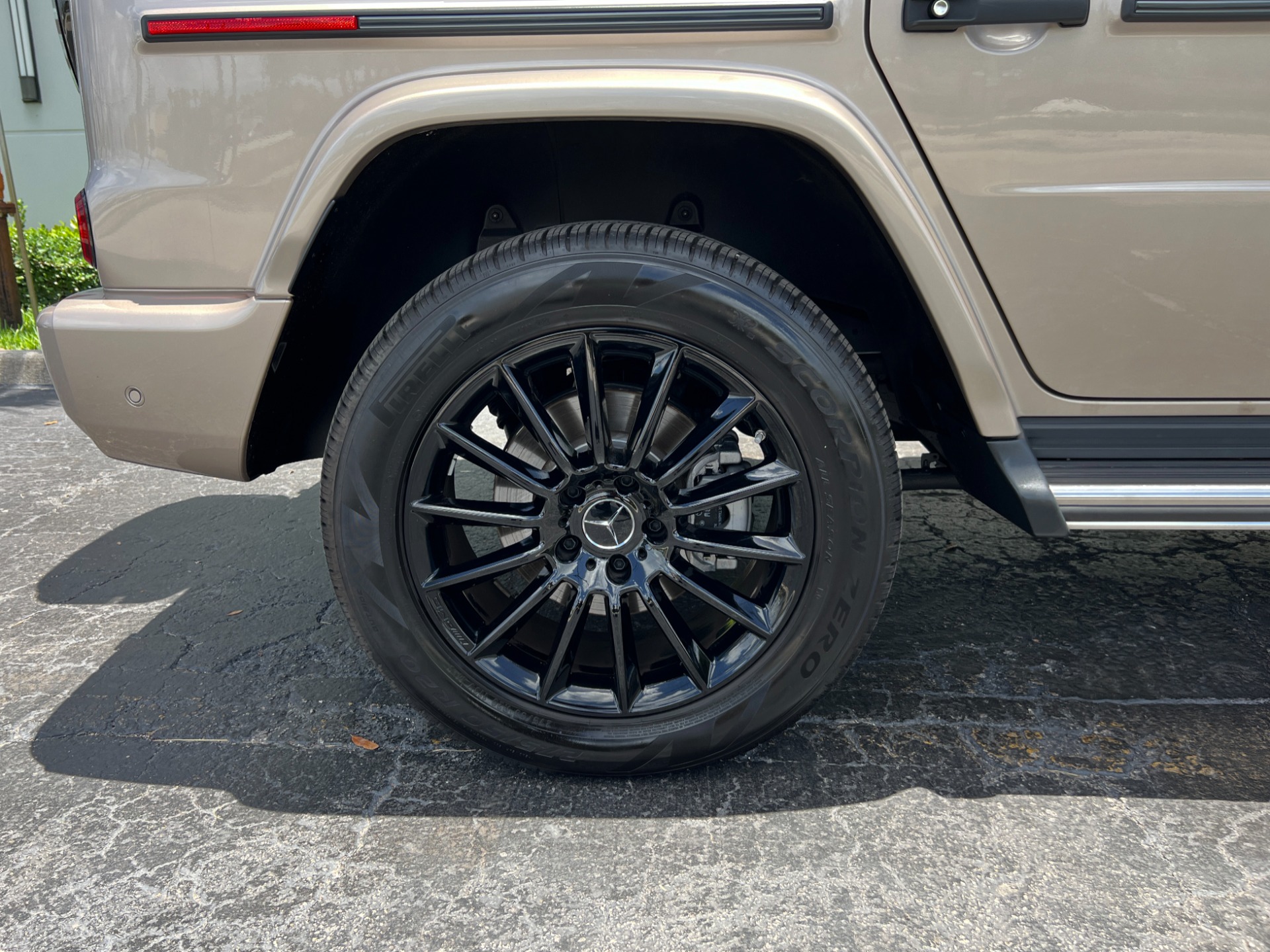 Used-2022-Mercedes-Benz-G-Class-G-550