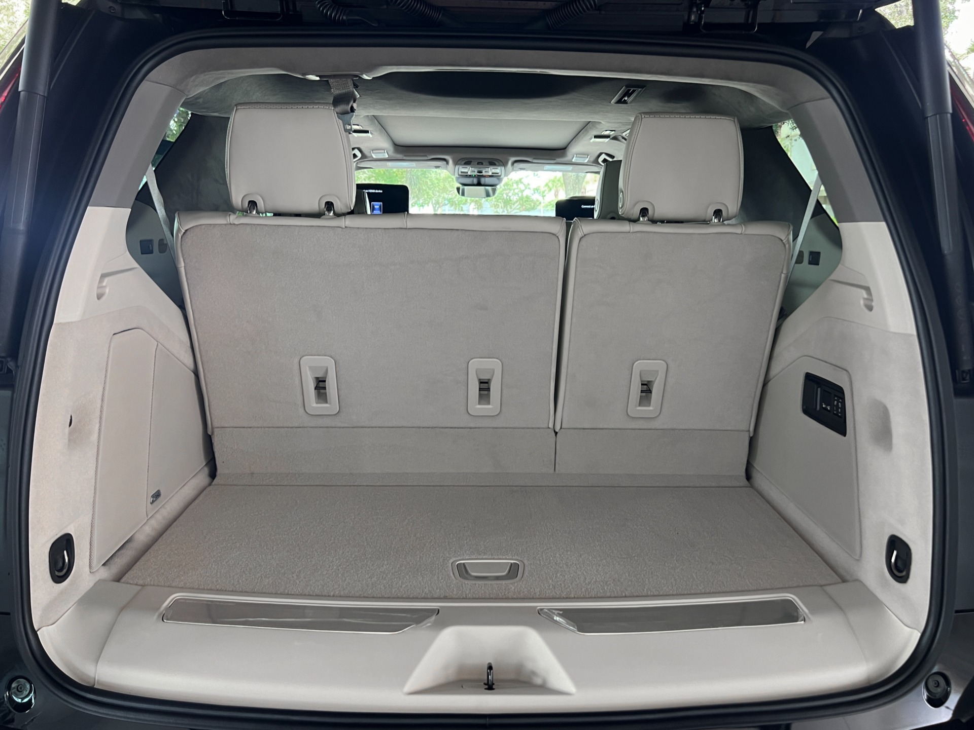 Used-2024-Cadillac-Escalade-Sport-Platinum