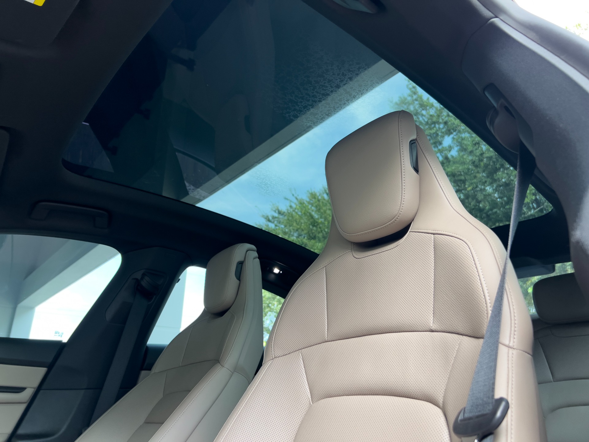 Used-2023-Porsche-Taycan