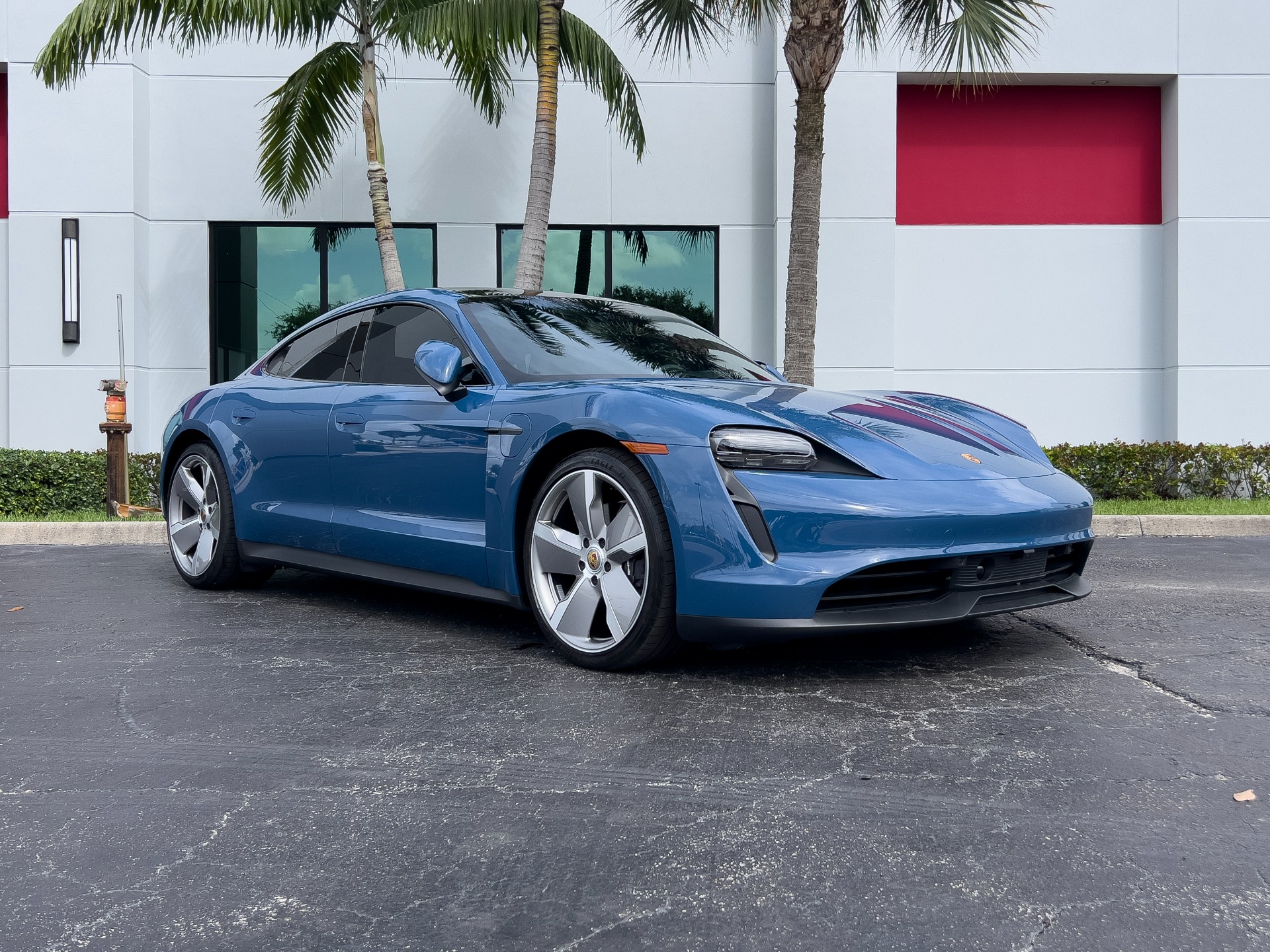 Used-2023-Porsche-Taycan