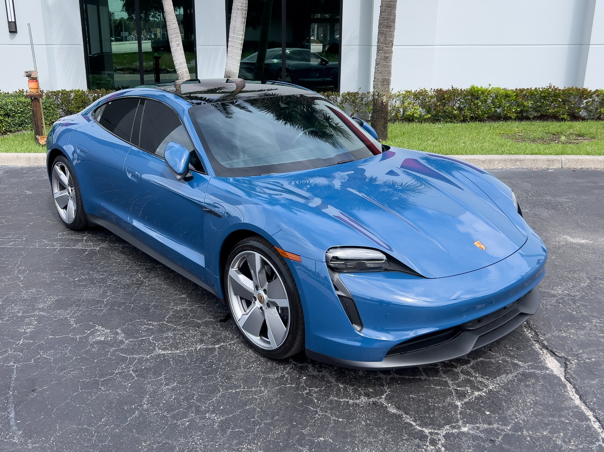 Used-2023-Porsche-Taycan