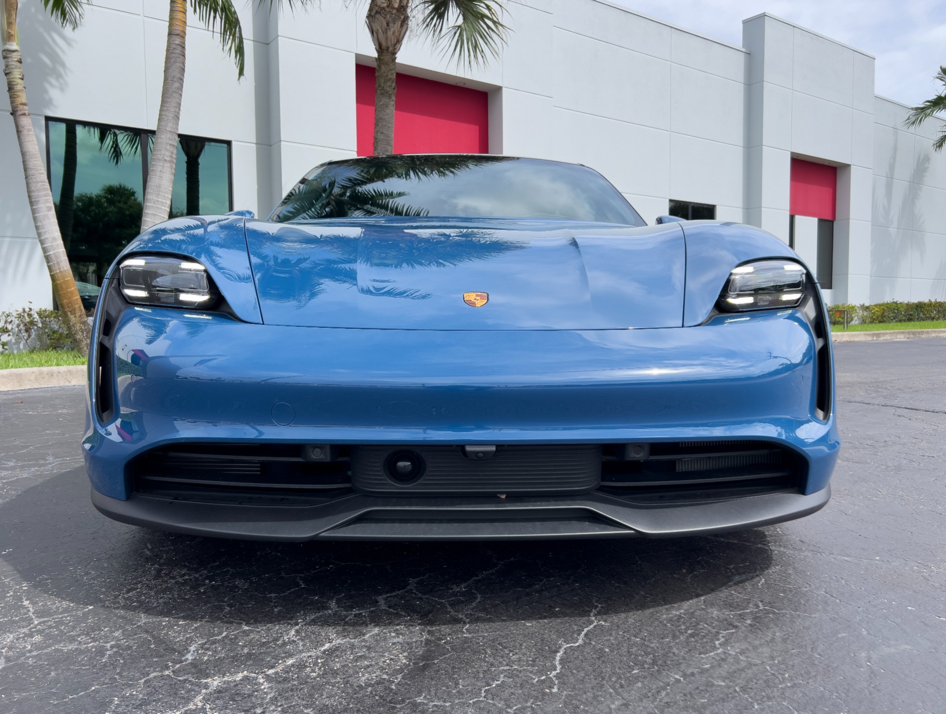 Used-2023-Porsche-Taycan