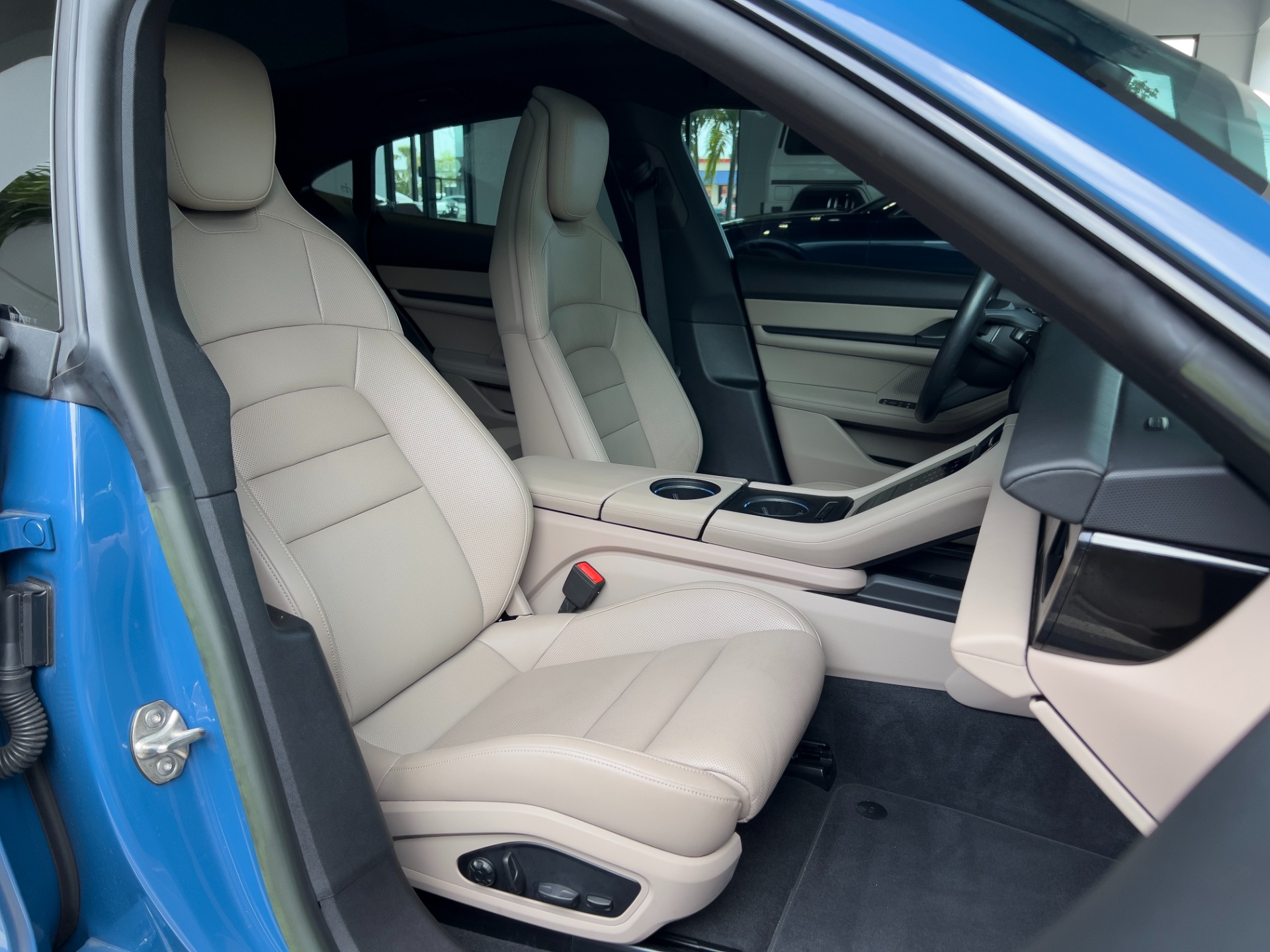 Used-2023-Porsche-Taycan