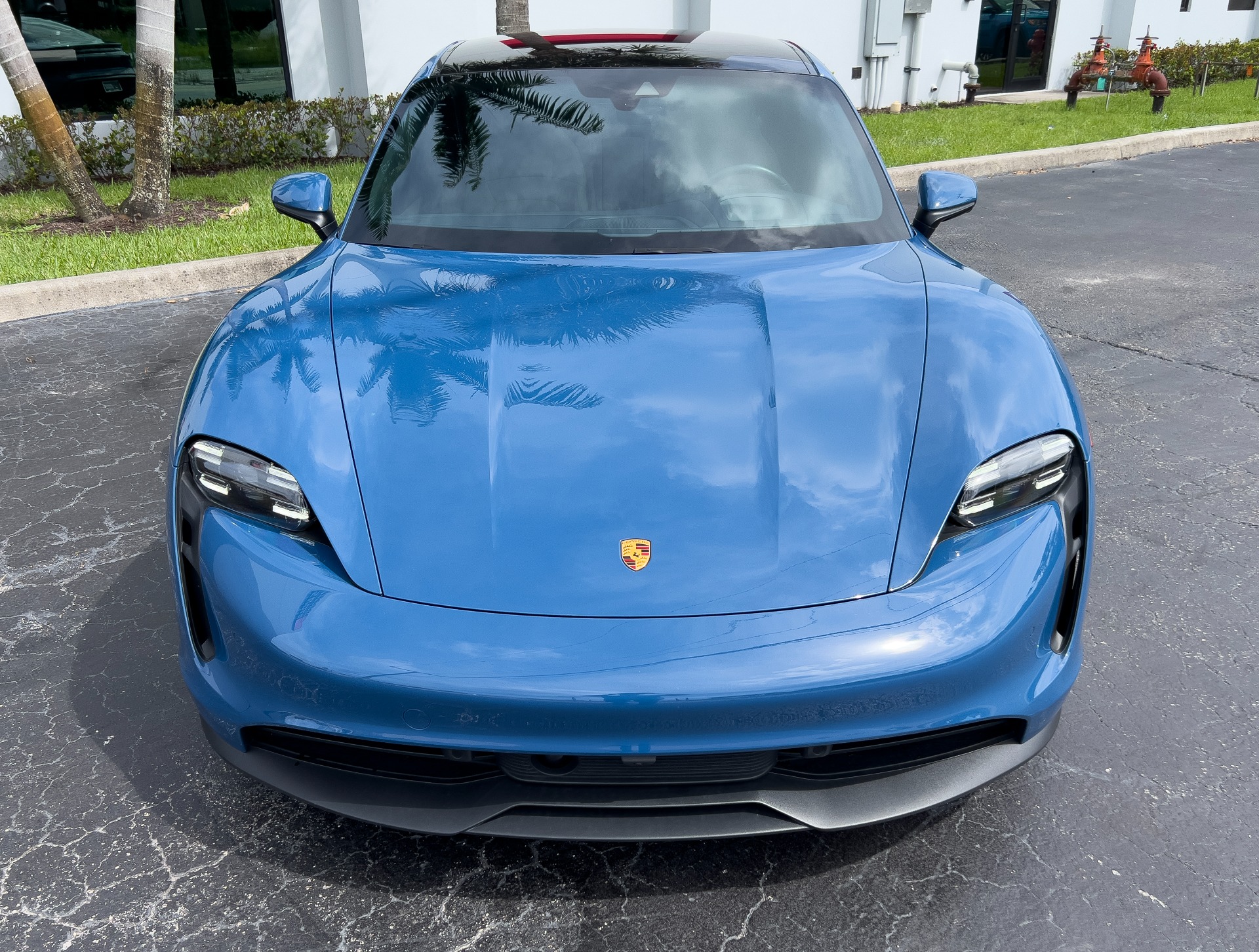 Used-2023-Porsche-Taycan