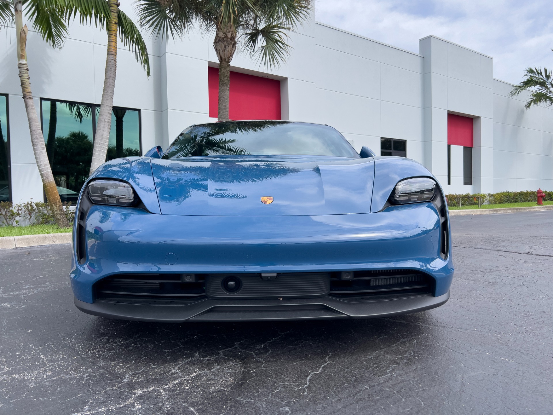Used-2023-Porsche-Taycan