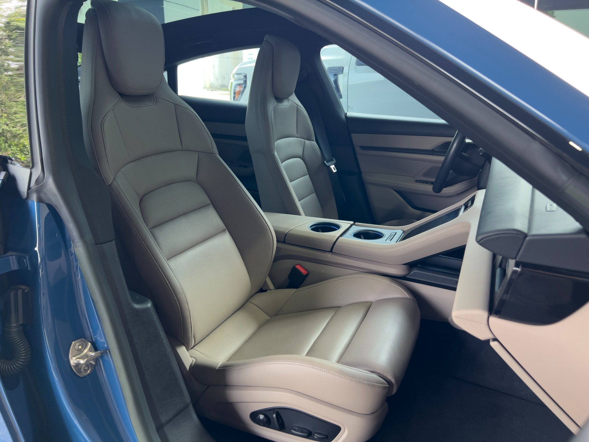 Used-2023-Porsche-Taycan