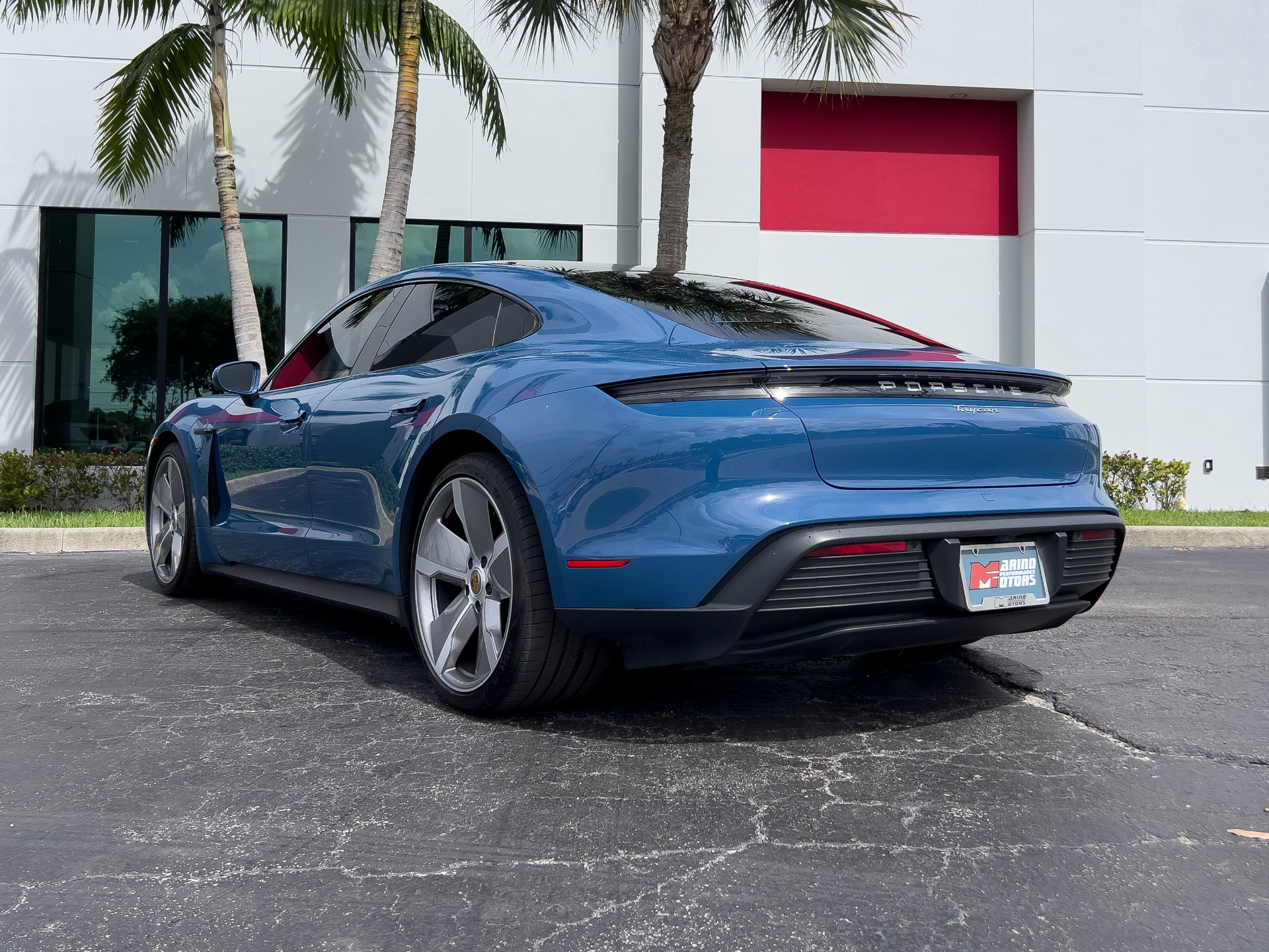 Used-2023-Porsche-Taycan