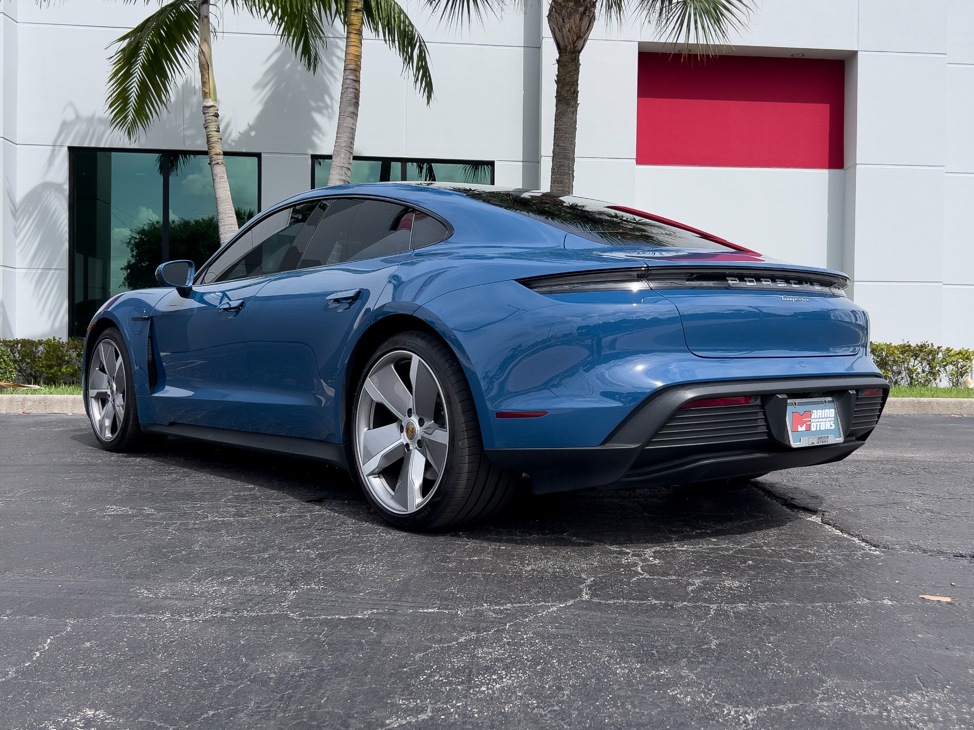 Used-2023-Porsche-Taycan