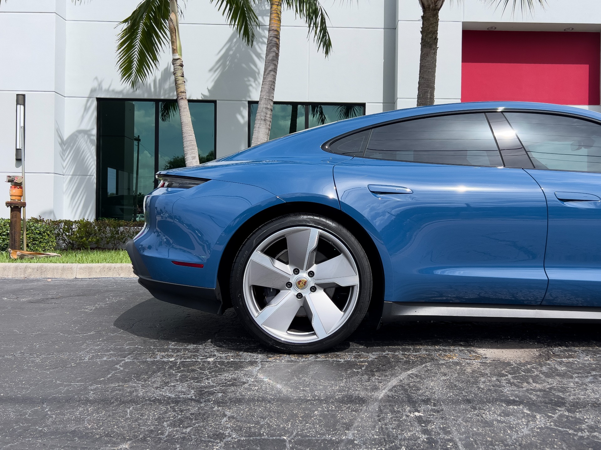 Used-2023-Porsche-Taycan