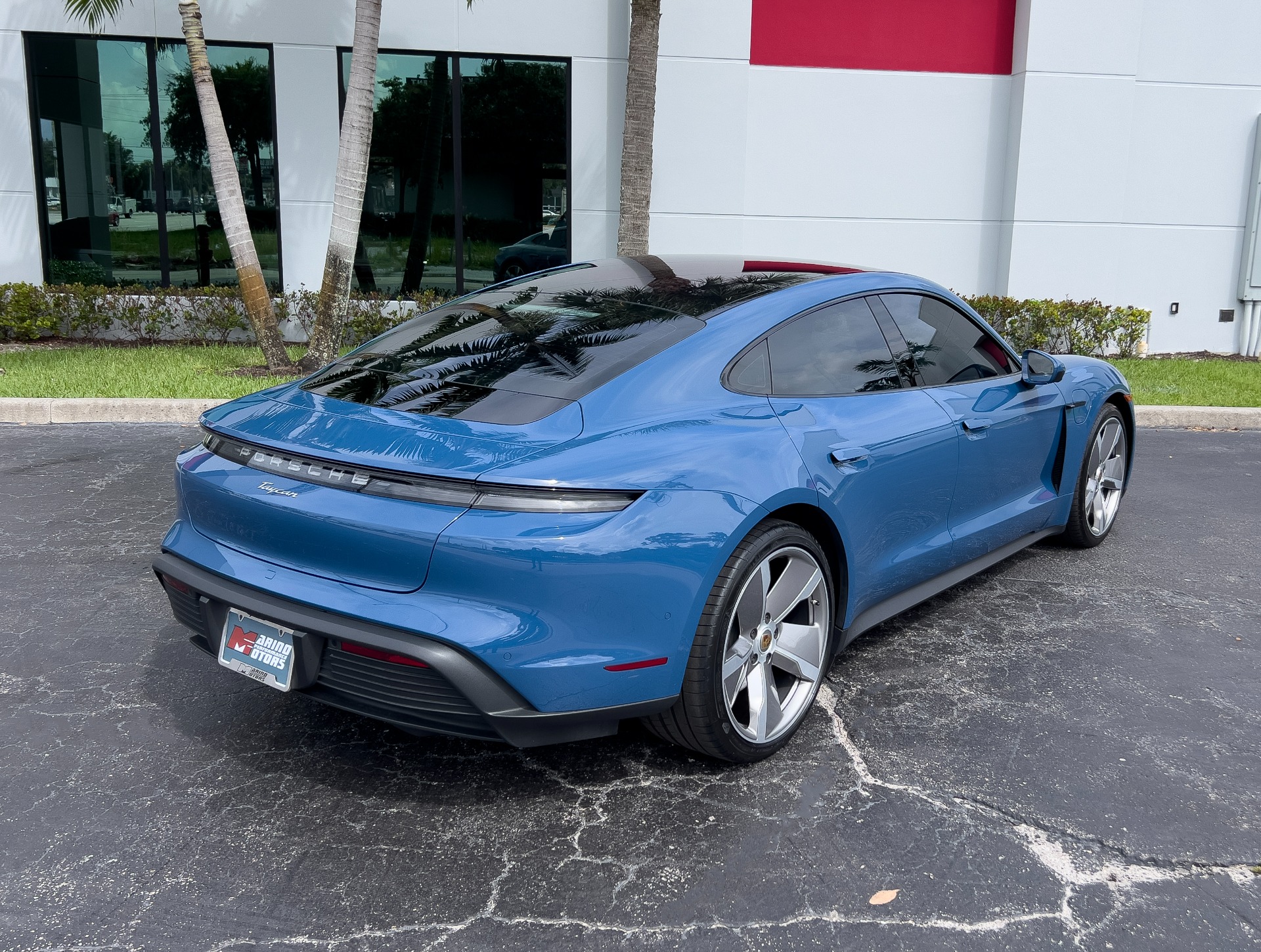 Used-2023-Porsche-Taycan