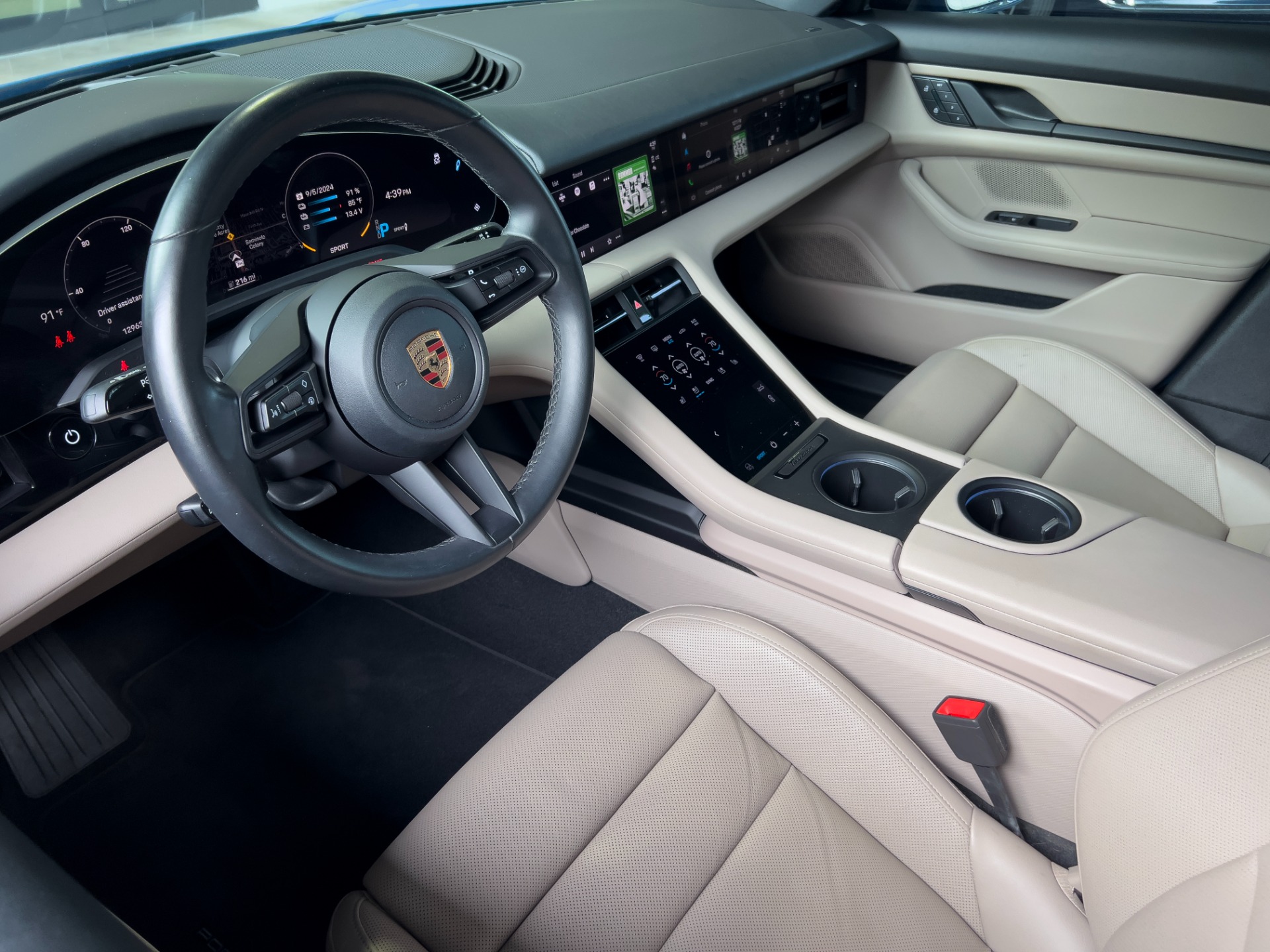 Used-2023-Porsche-Taycan