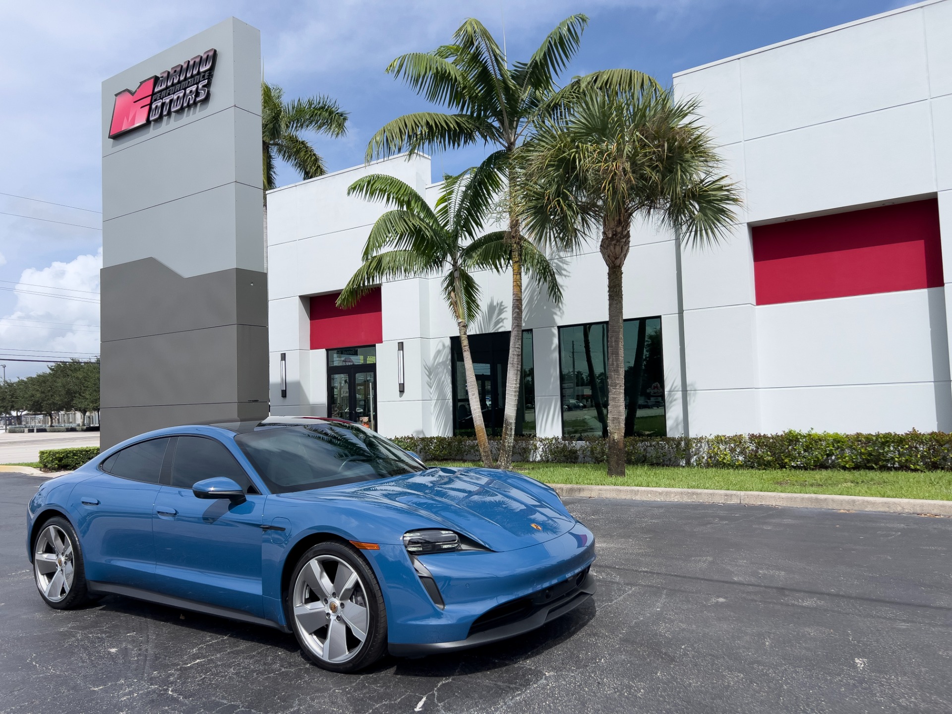 Used-2023-Porsche-Taycan