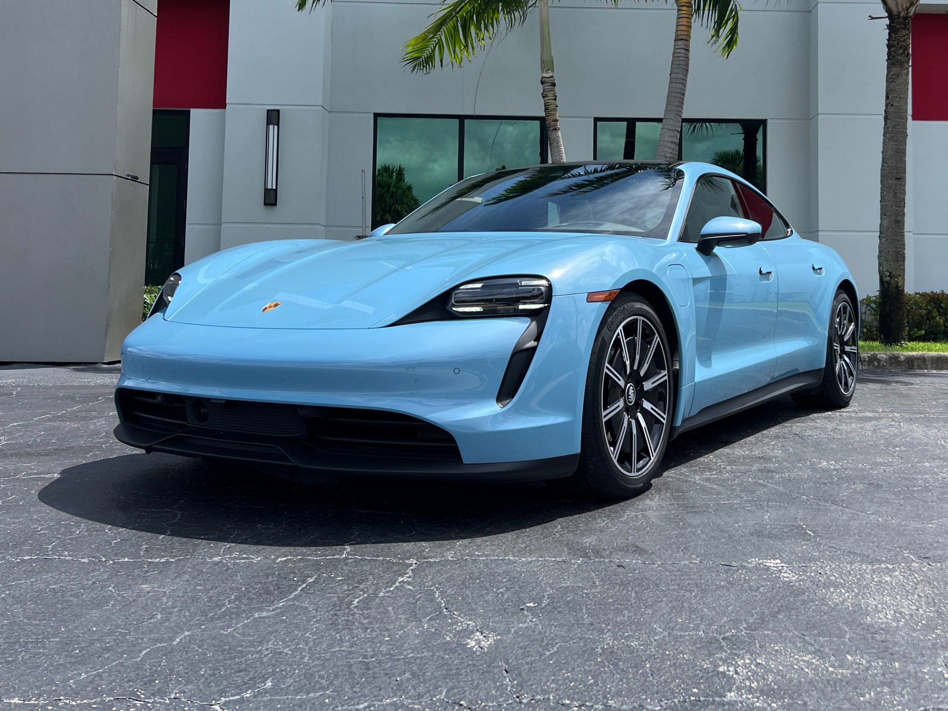 Used-2021-Porsche-Taycan