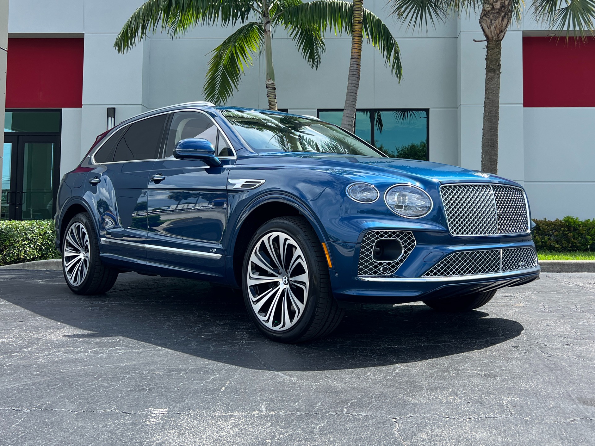 Used-2022-Bentley-Bentayga-V8