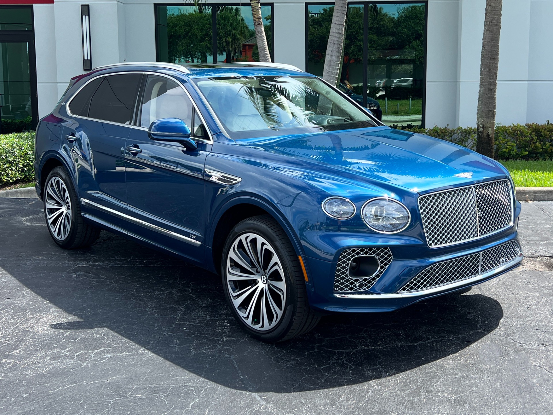 Used-2022-Bentley-Bentayga-V8