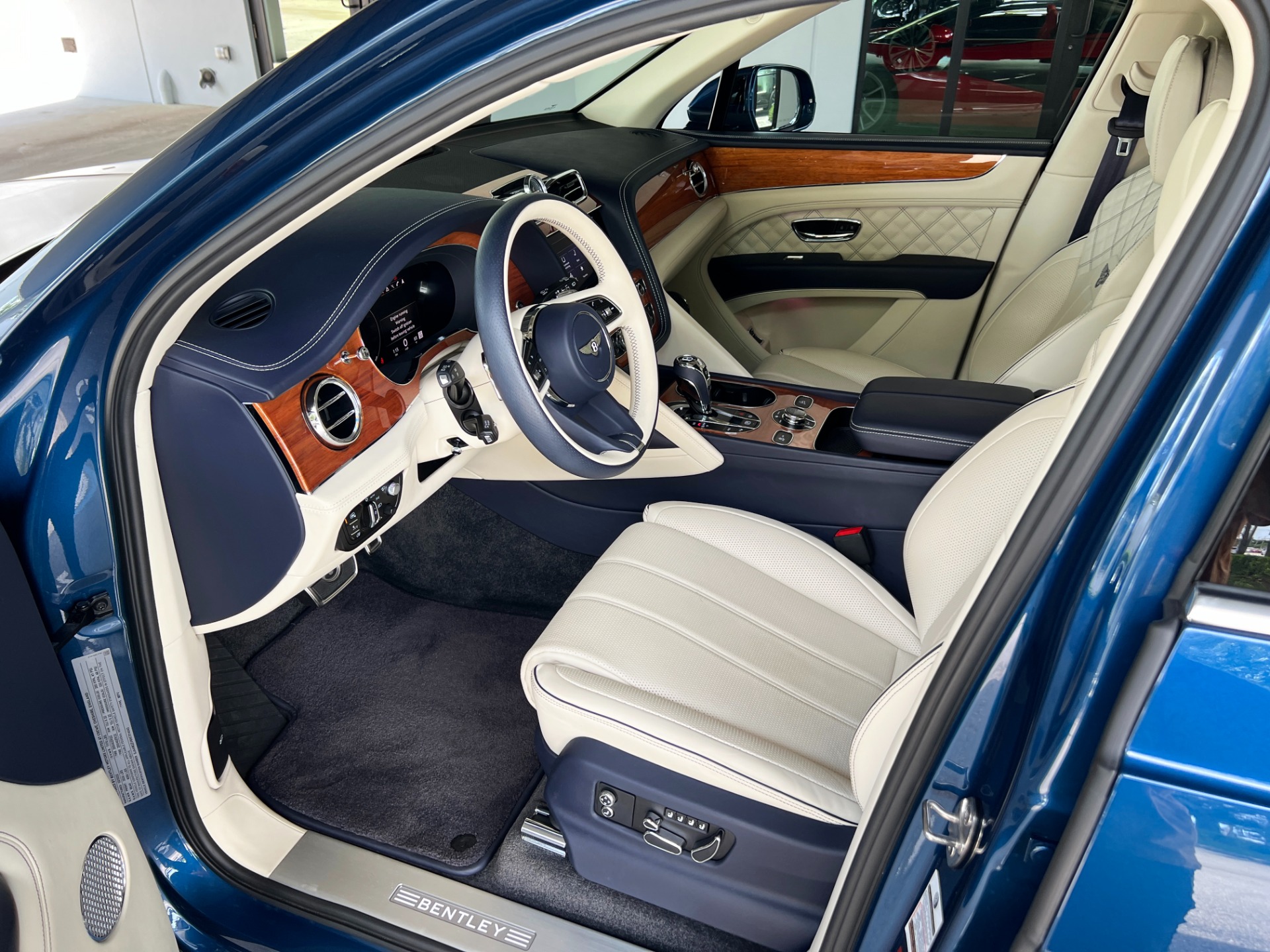 Used-2022-Bentley-Bentayga-V8