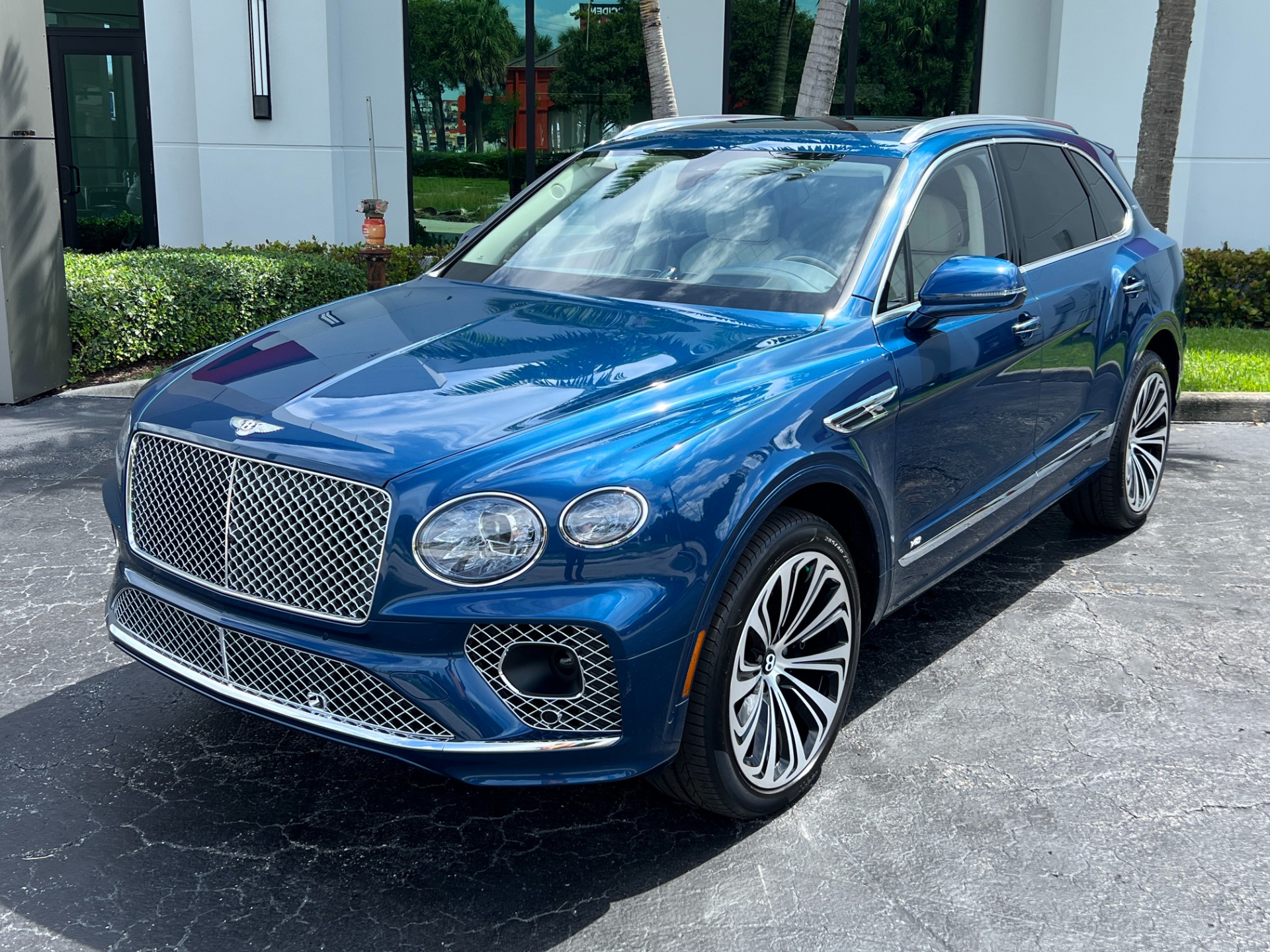 Used-2022-Bentley-Bentayga-V8