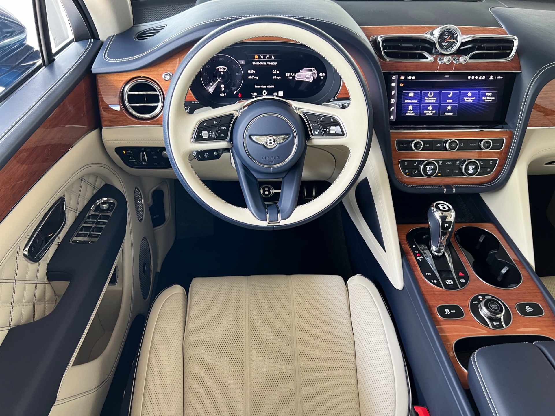 Used-2022-Bentley-Bentayga-V8