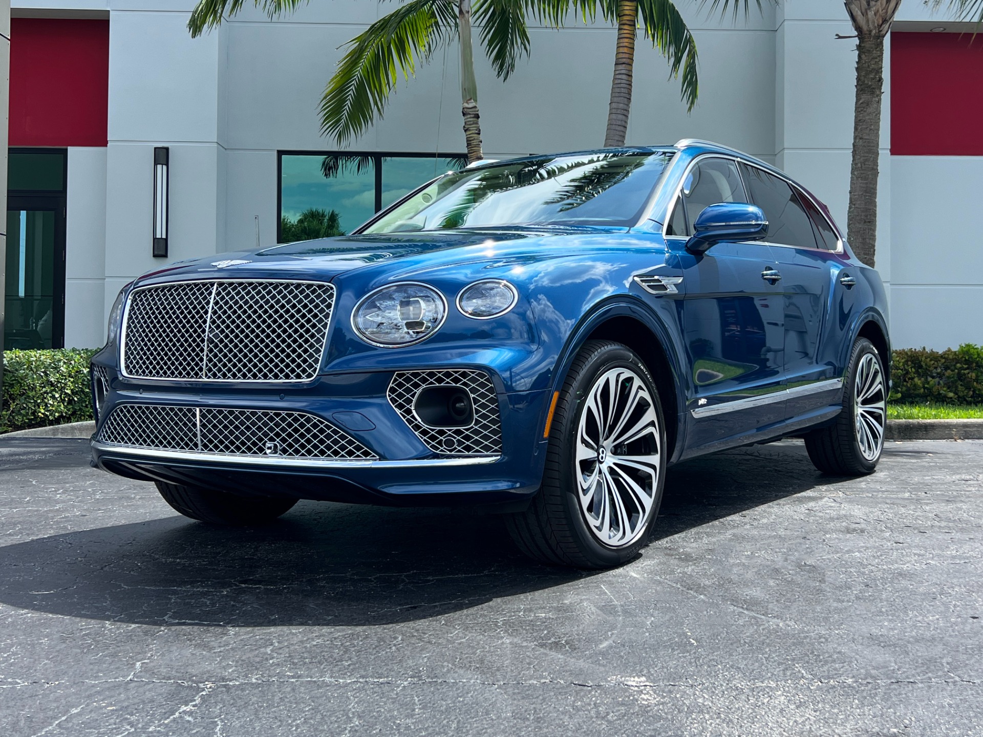 Used-2022-Bentley-Bentayga-V8
