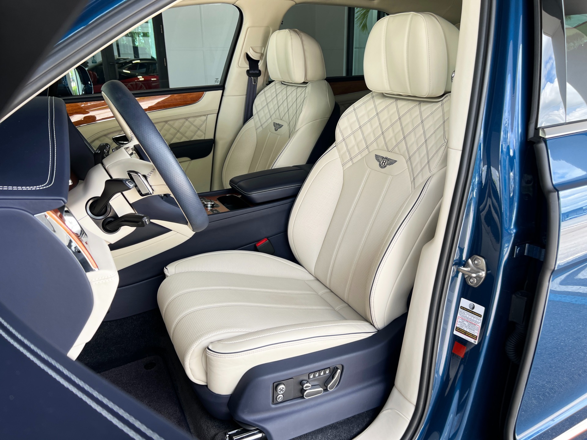 Used-2022-Bentley-Bentayga-V8