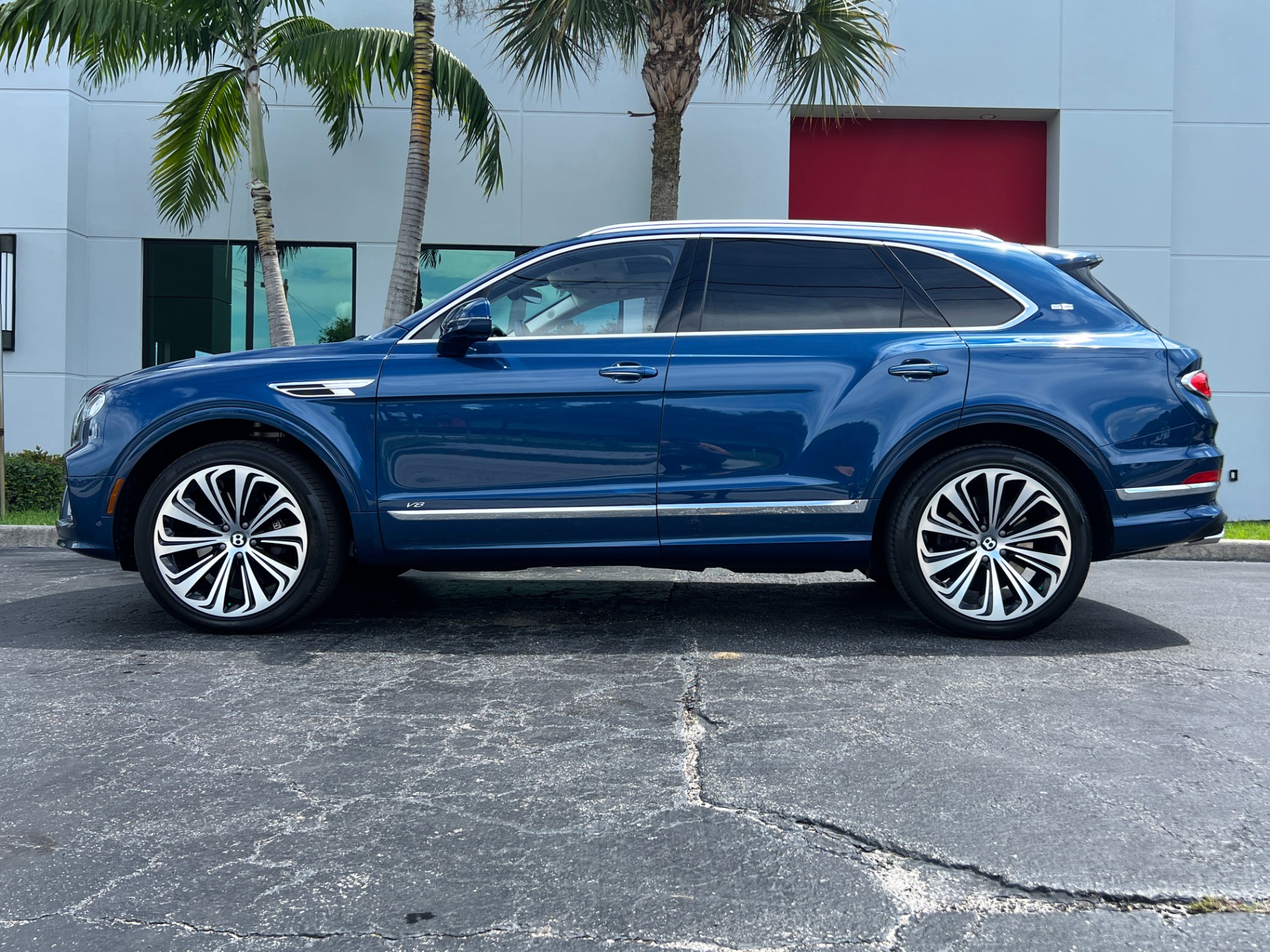 Used-2022-Bentley-Bentayga-V8
