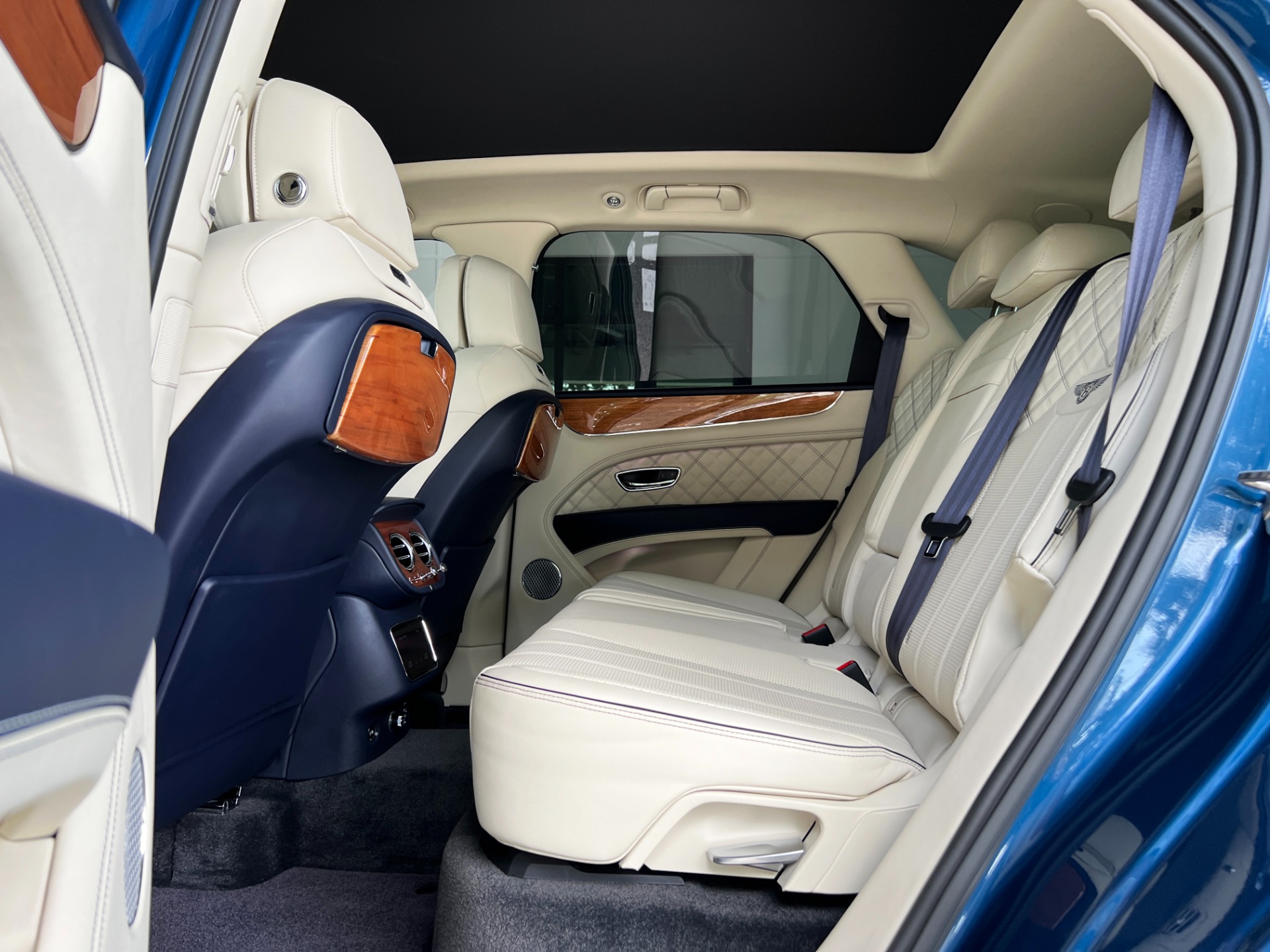 Used-2022-Bentley-Bentayga-V8