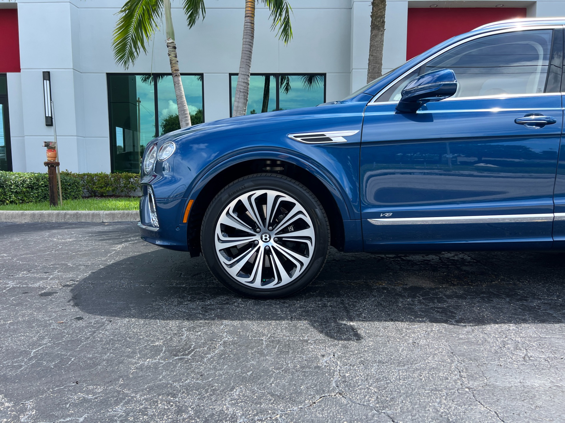 Used-2022-Bentley-Bentayga-V8