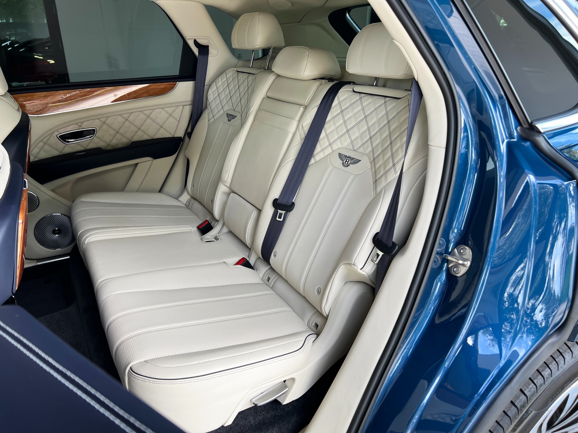 Used-2022-Bentley-Bentayga-V8