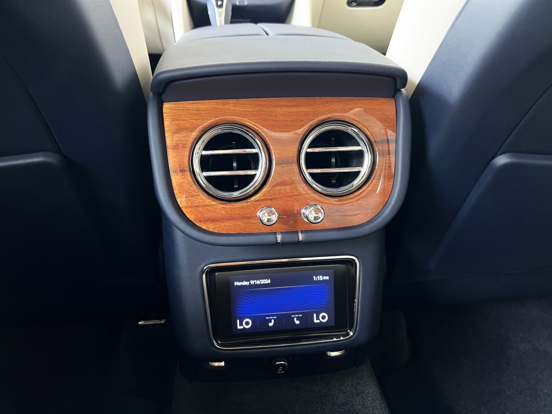 Used-2022-Bentley-Bentayga-V8