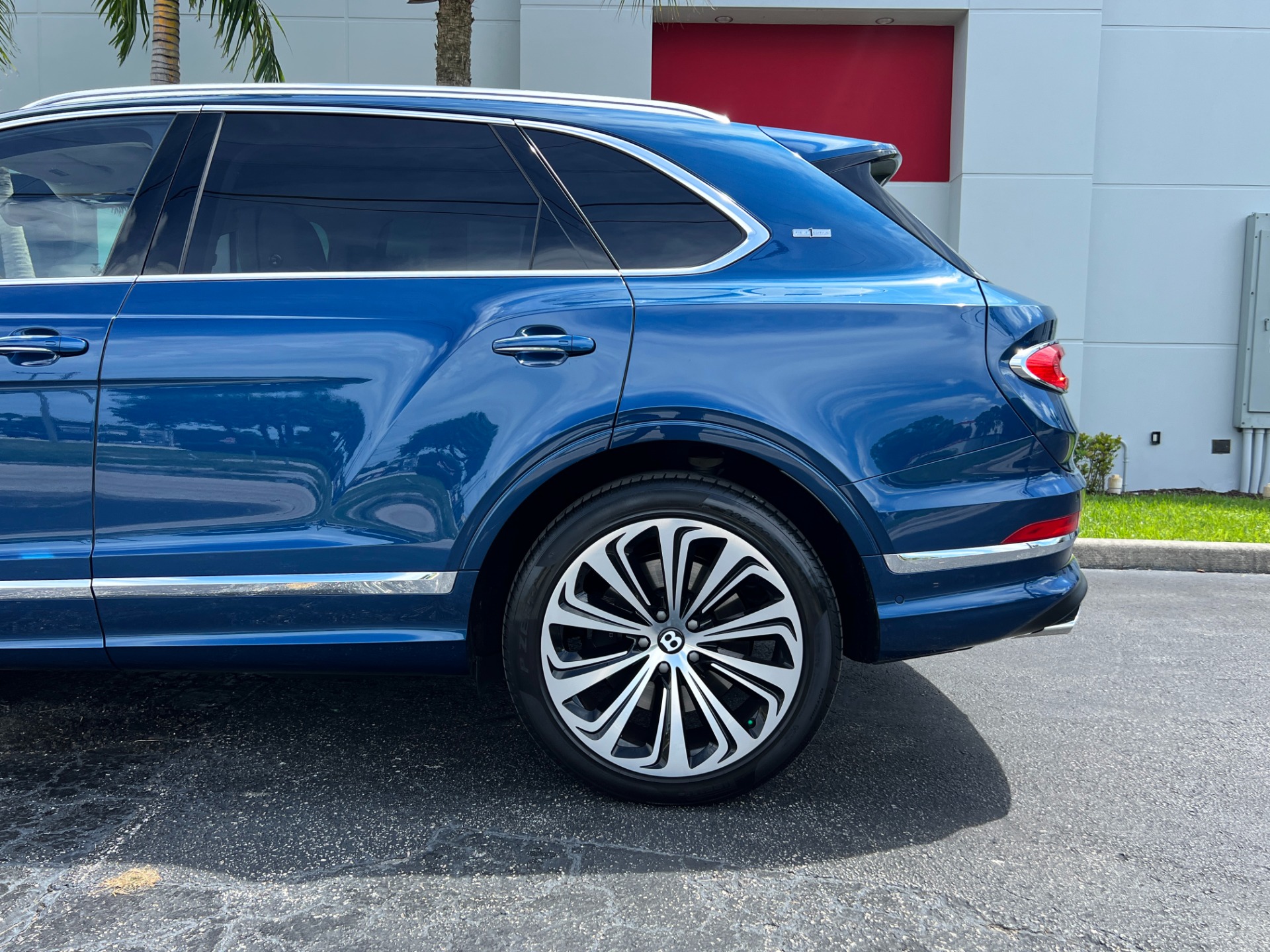 Used-2022-Bentley-Bentayga-V8