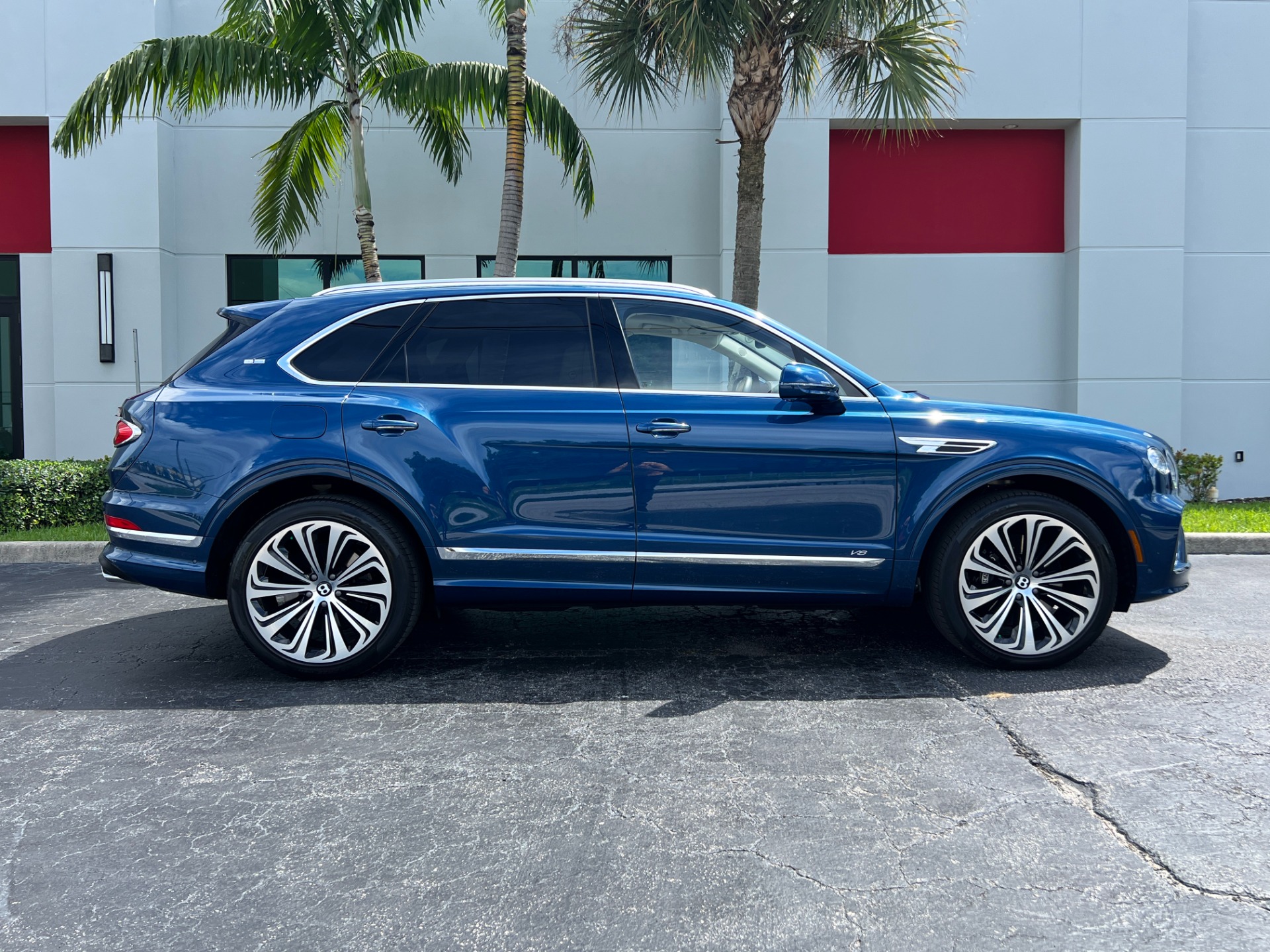 Used-2022-Bentley-Bentayga-V8