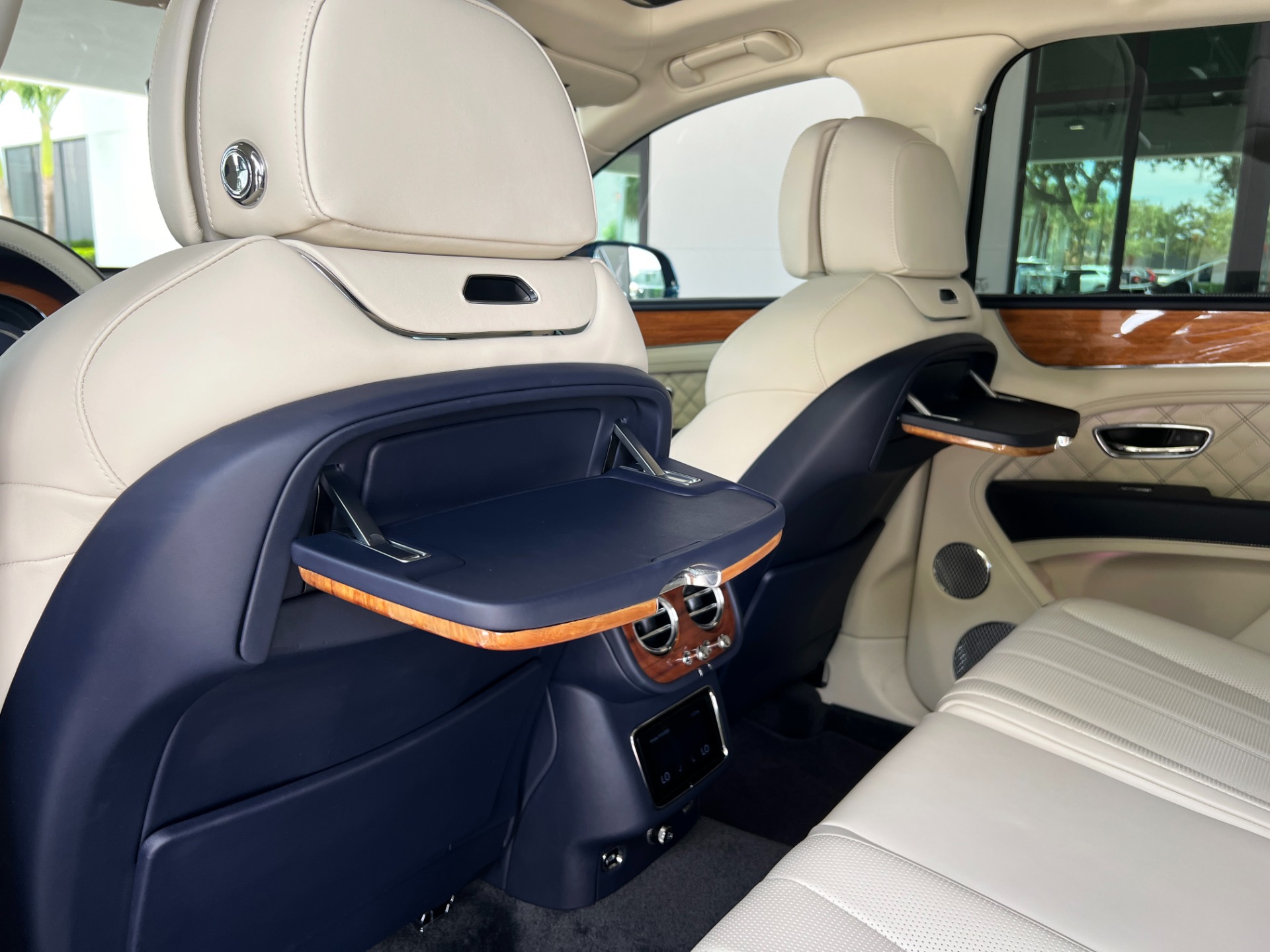 Used-2022-Bentley-Bentayga-V8