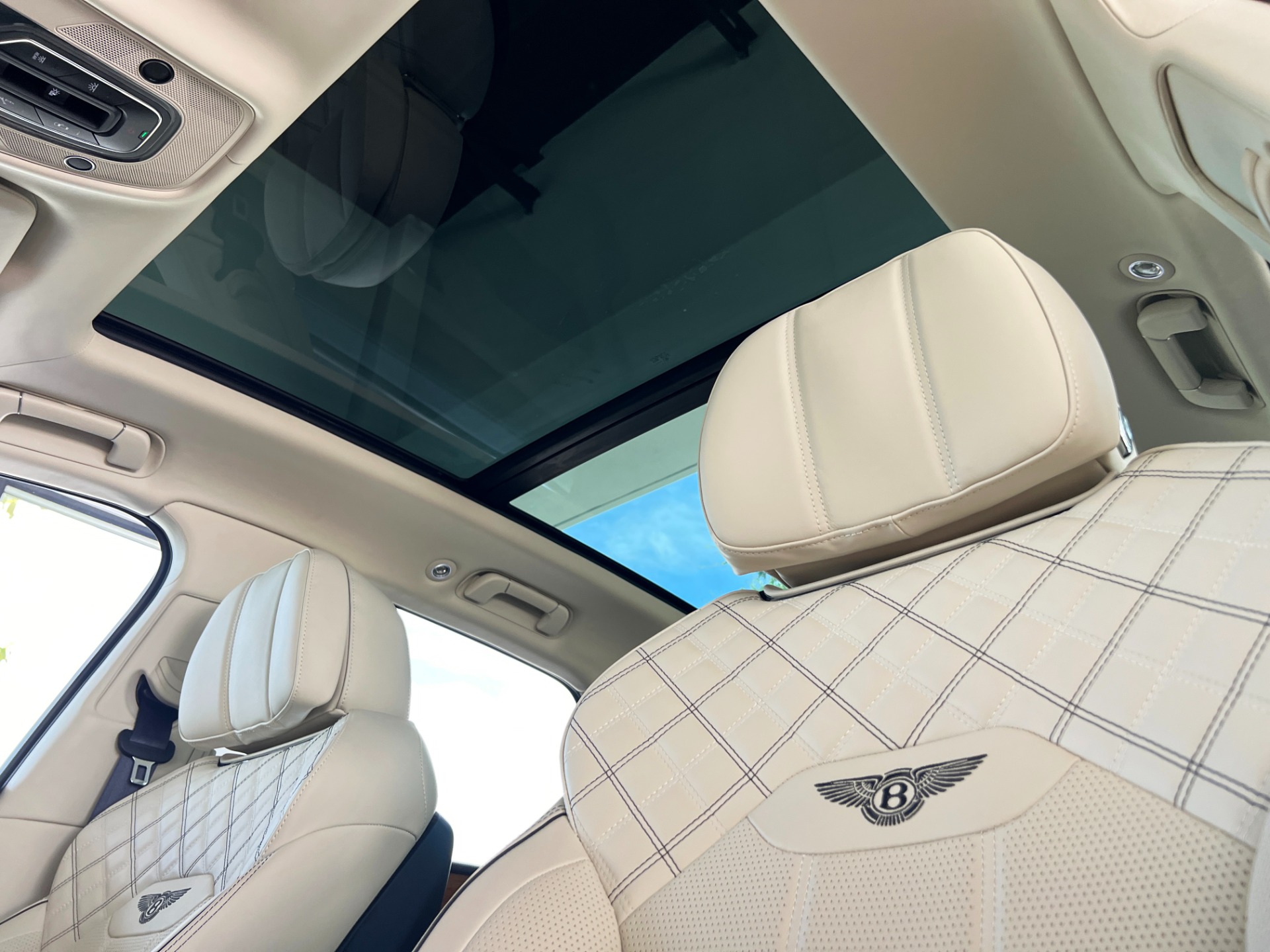 Used-2022-Bentley-Bentayga-V8