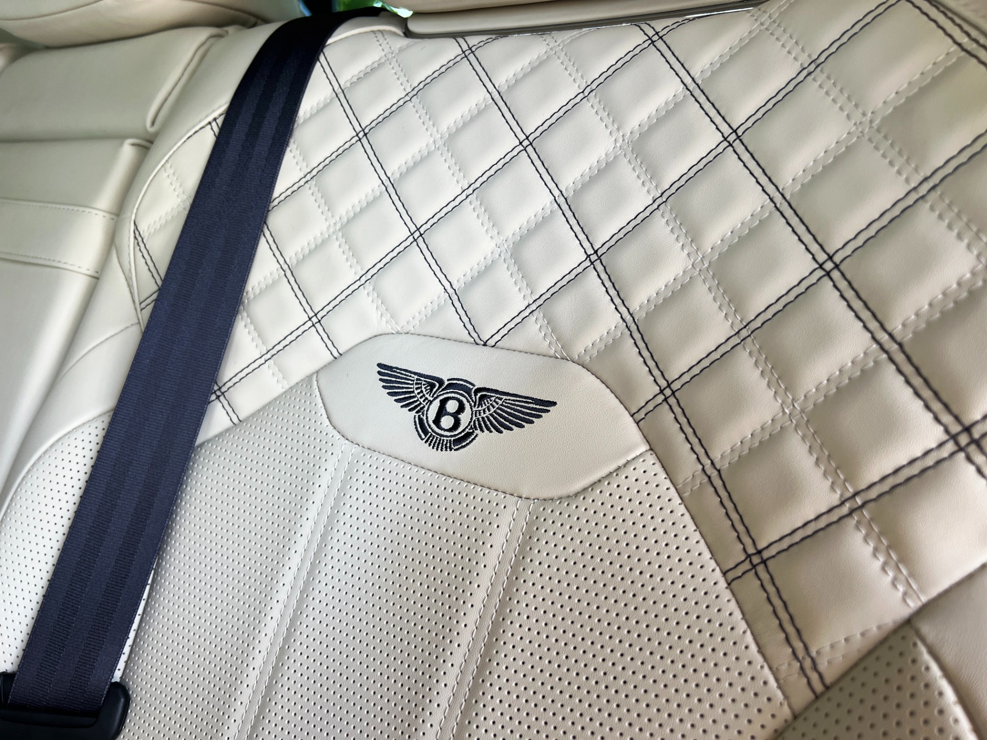 Used-2022-Bentley-Bentayga-V8