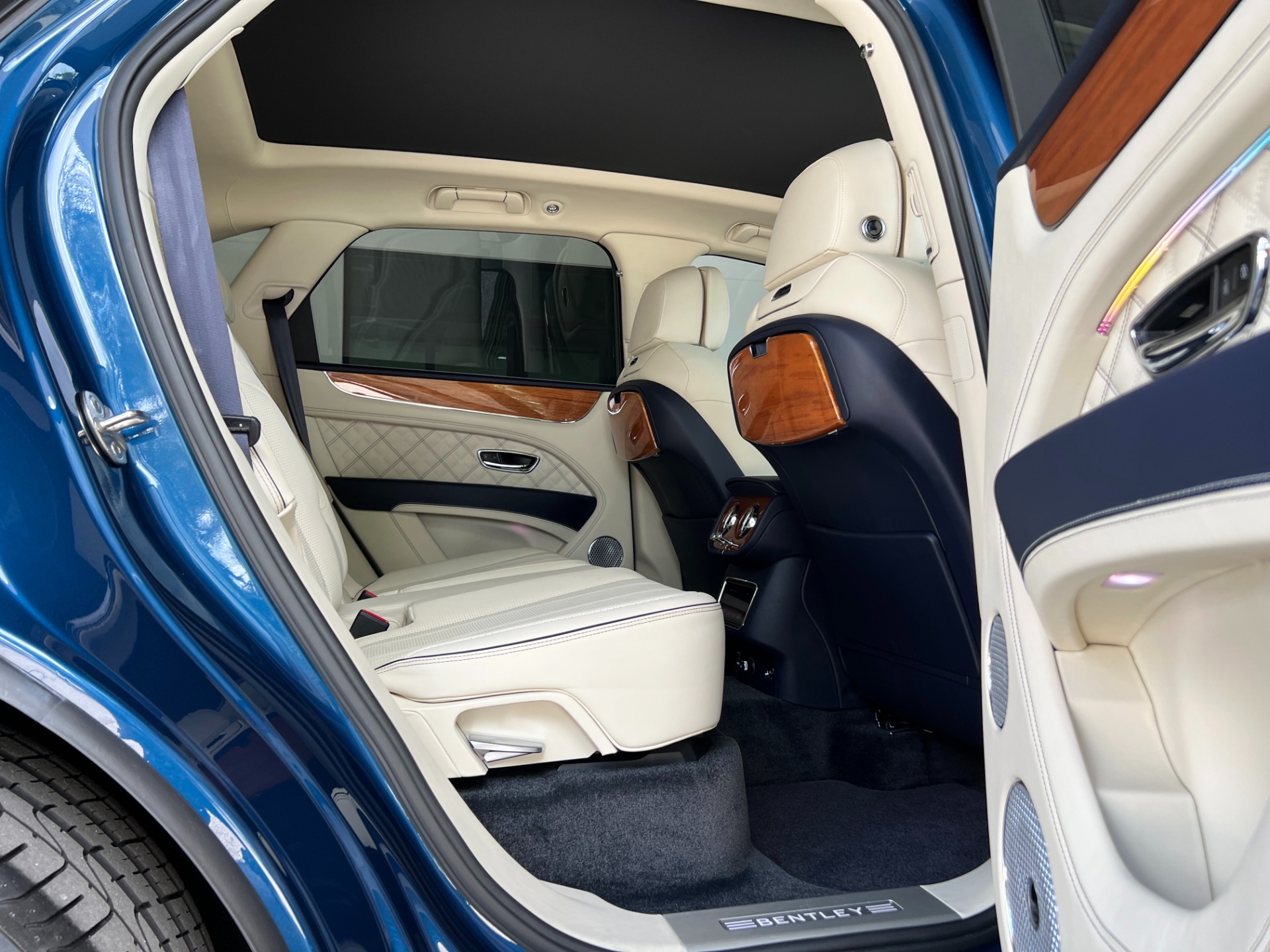 Used-2022-Bentley-Bentayga-V8