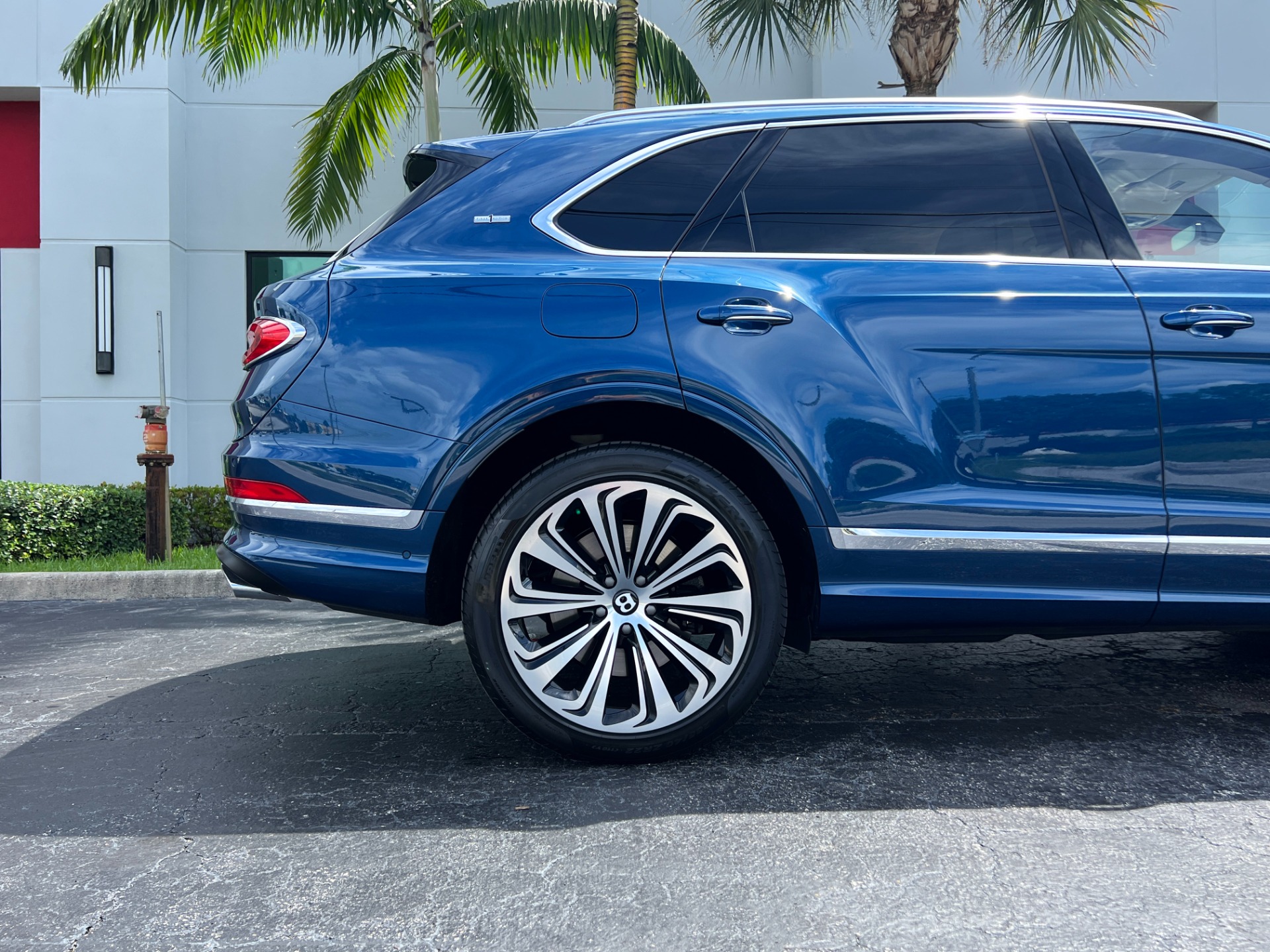 Used-2022-Bentley-Bentayga-V8