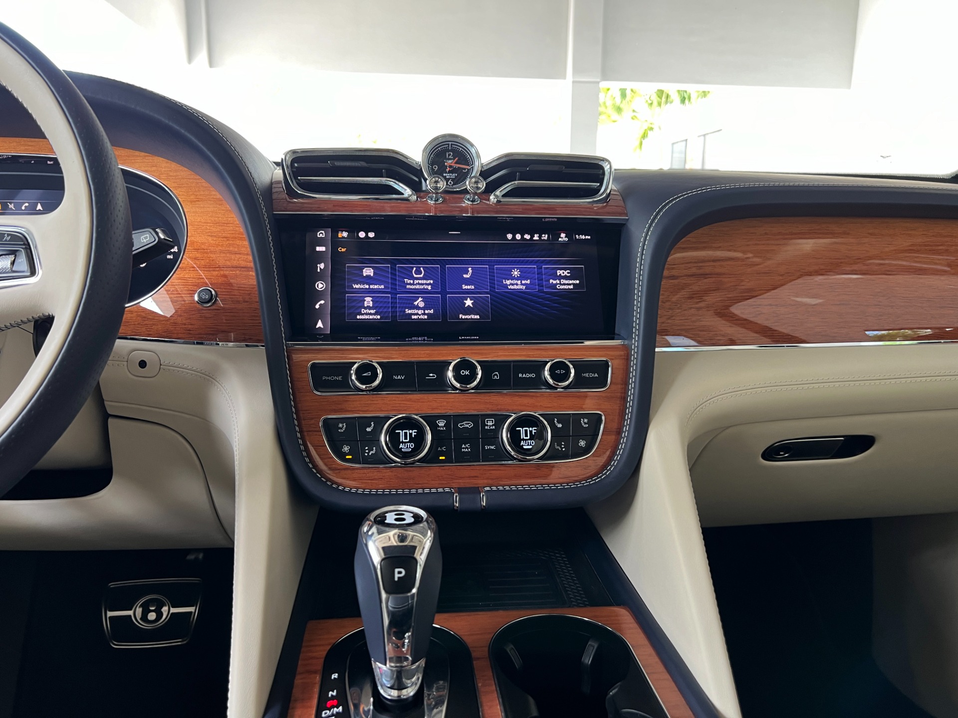 Used-2022-Bentley-Bentayga-V8