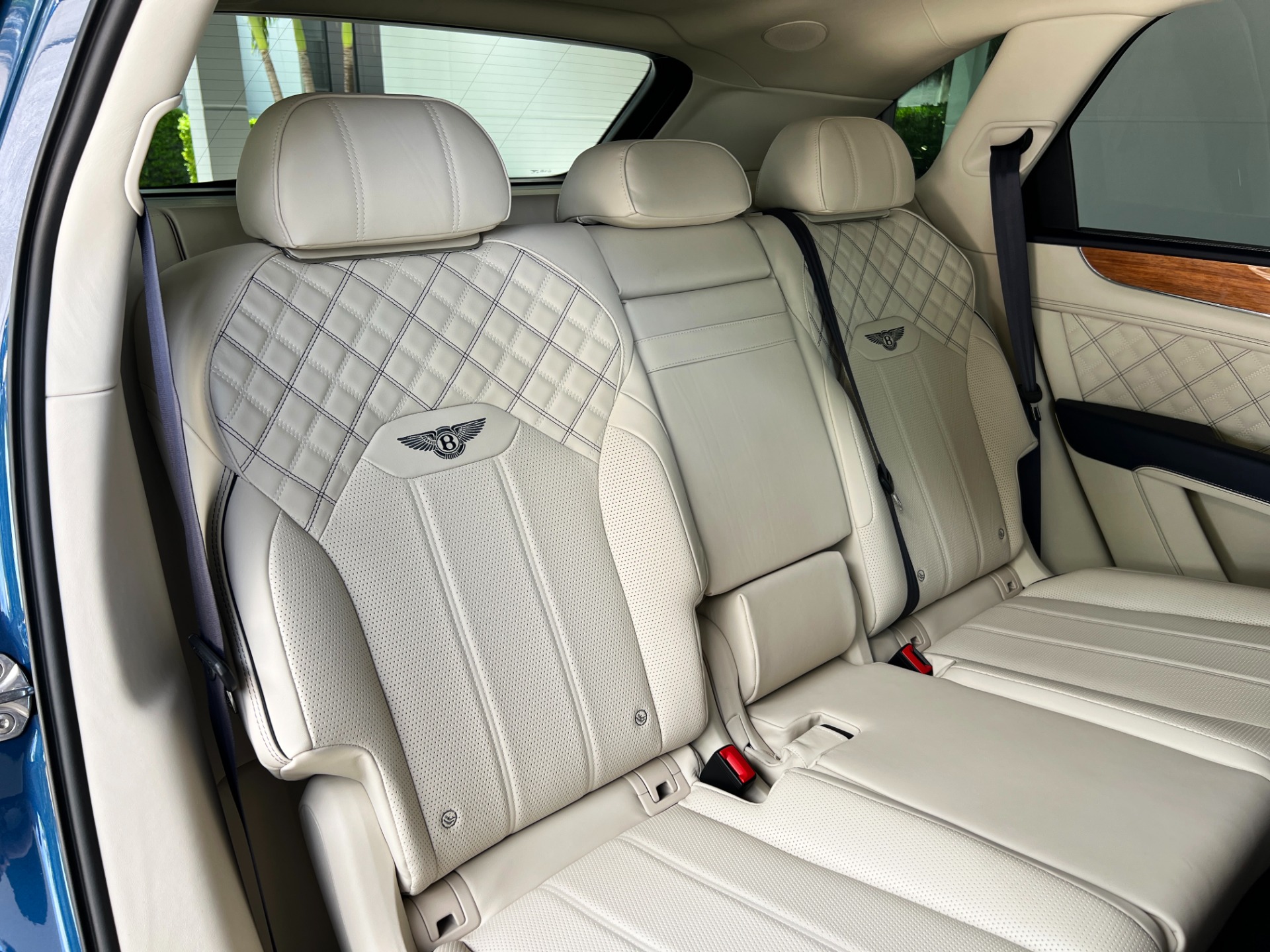 Used-2022-Bentley-Bentayga-V8