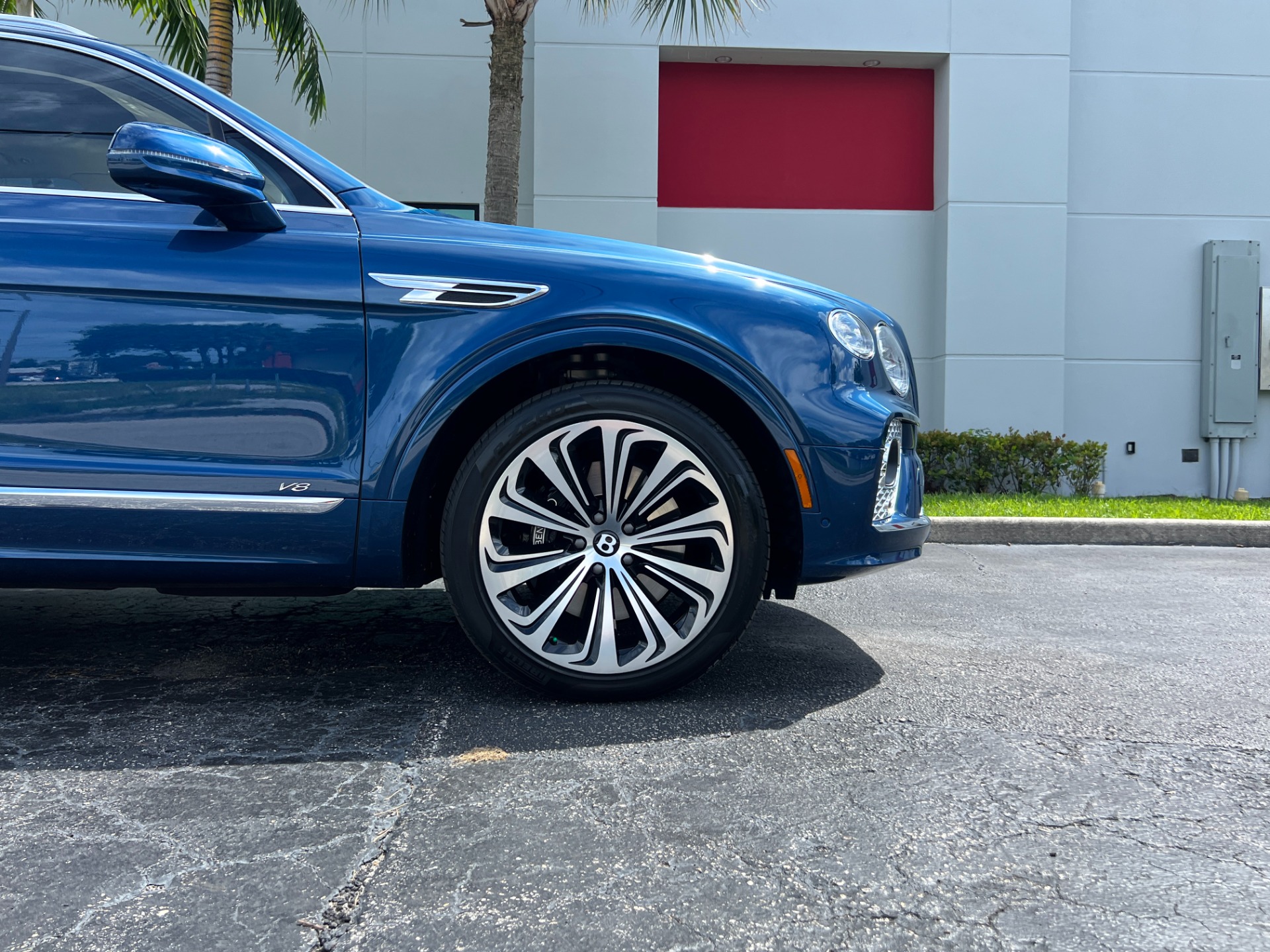 Used-2022-Bentley-Bentayga-V8