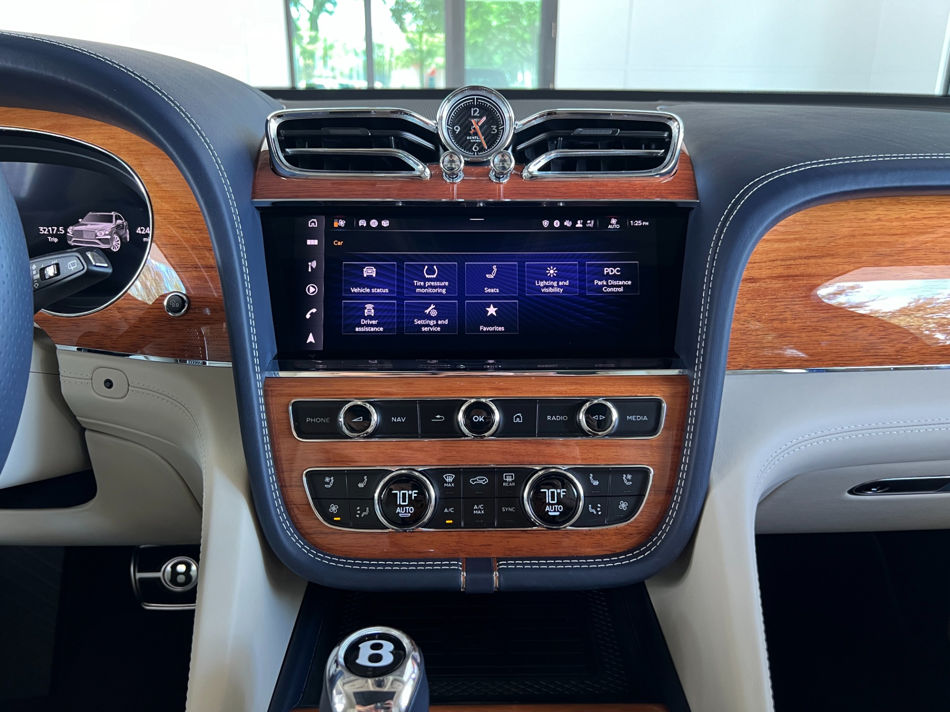 Used-2022-Bentley-Bentayga-V8