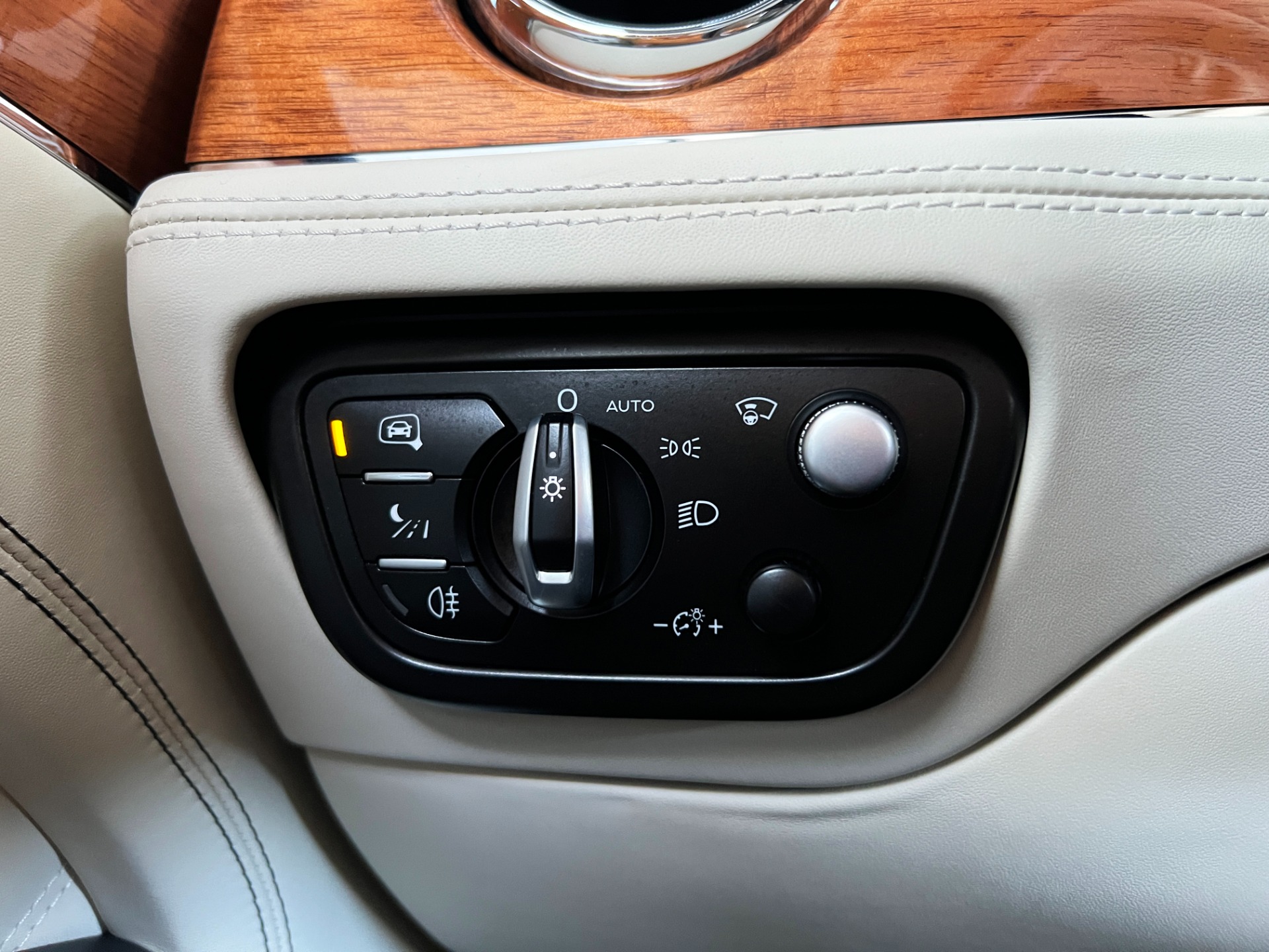 Used-2022-Bentley-Bentayga-V8