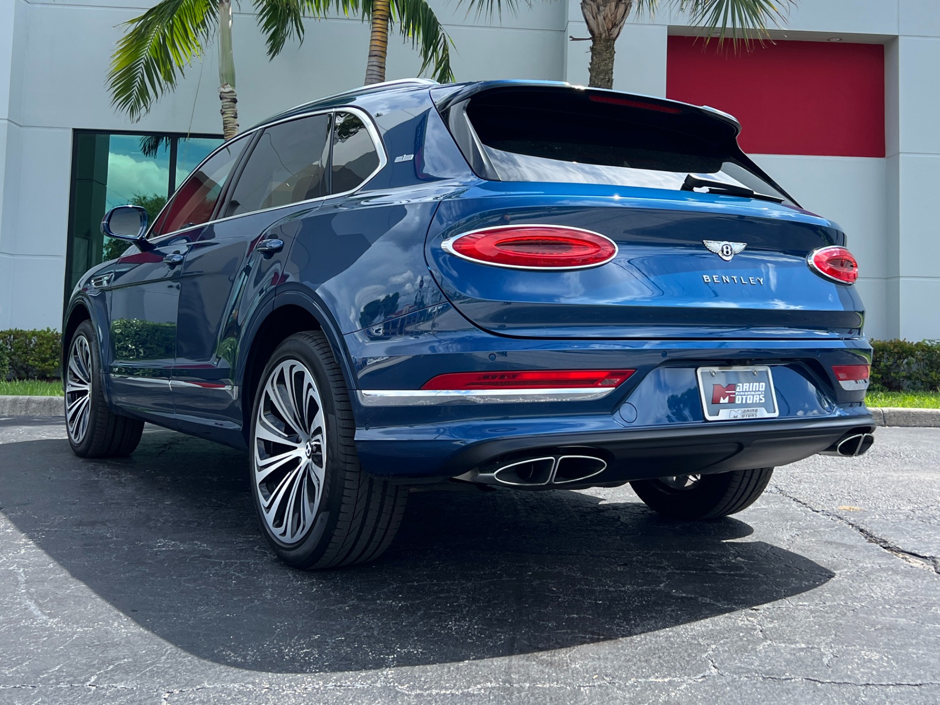 Used-2022-Bentley-Bentayga-V8