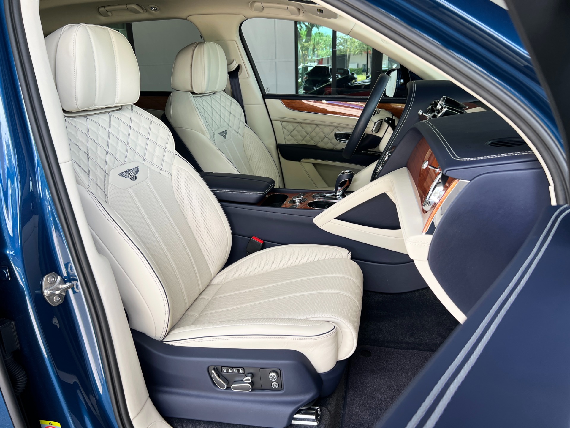 Used-2022-Bentley-Bentayga-V8
