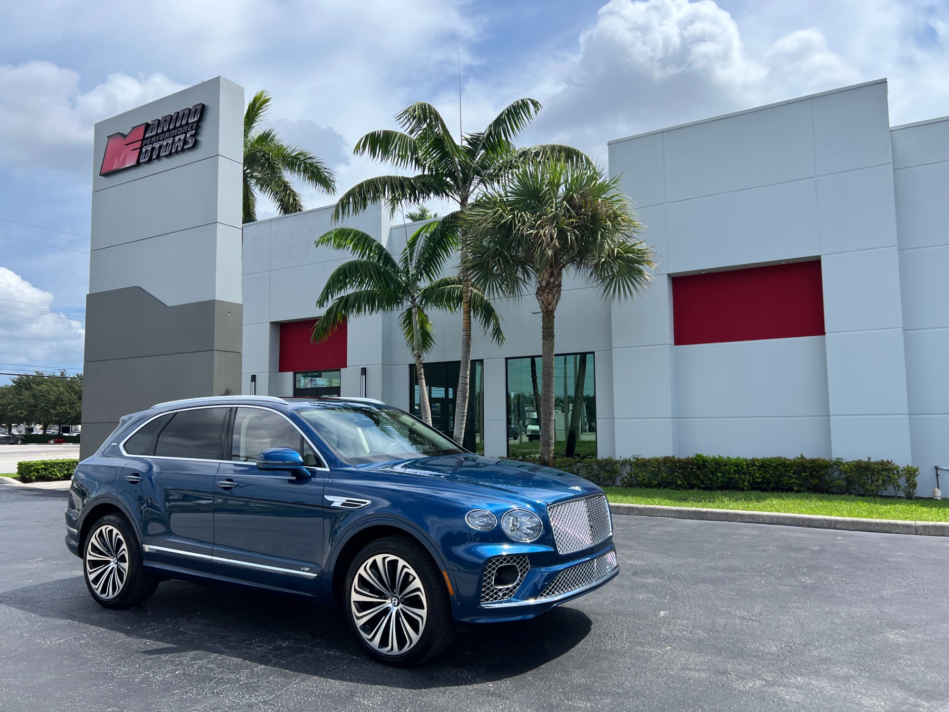 Used-2022-Bentley-Bentayga-V8